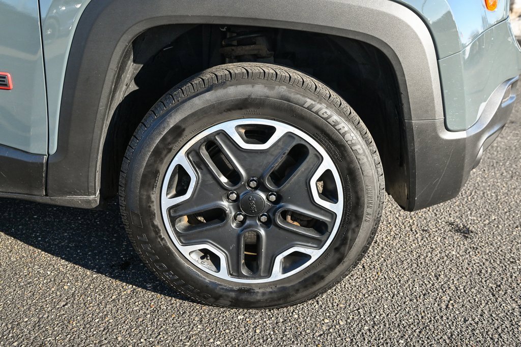 Used 2015 Jeep Renegade Trailhawk image 13