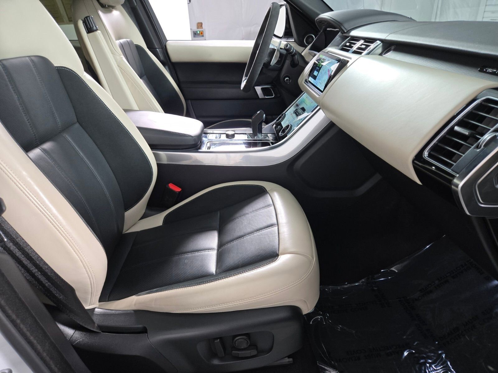 Used 2022 Land Rover Range Rover Sport HST AWD/4WD image 3