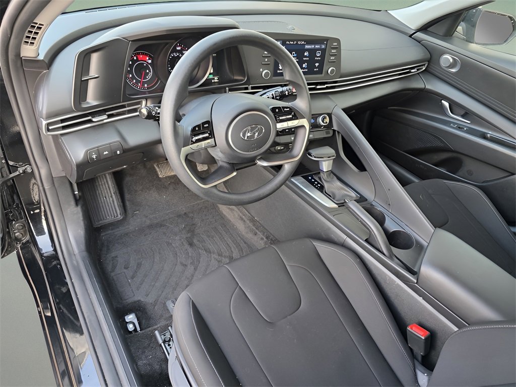 Used 2023 Hyundai Elantra SEL image 21