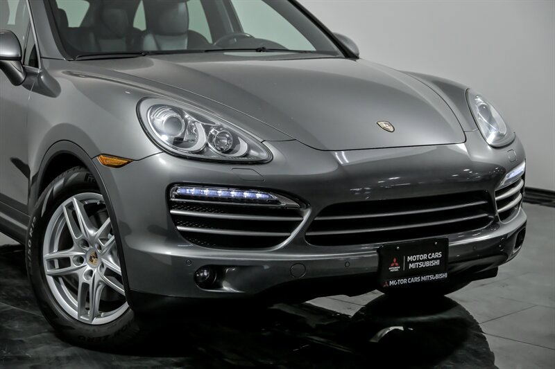 Used 2014 Porsche Cayenne Platinum Edition image 2