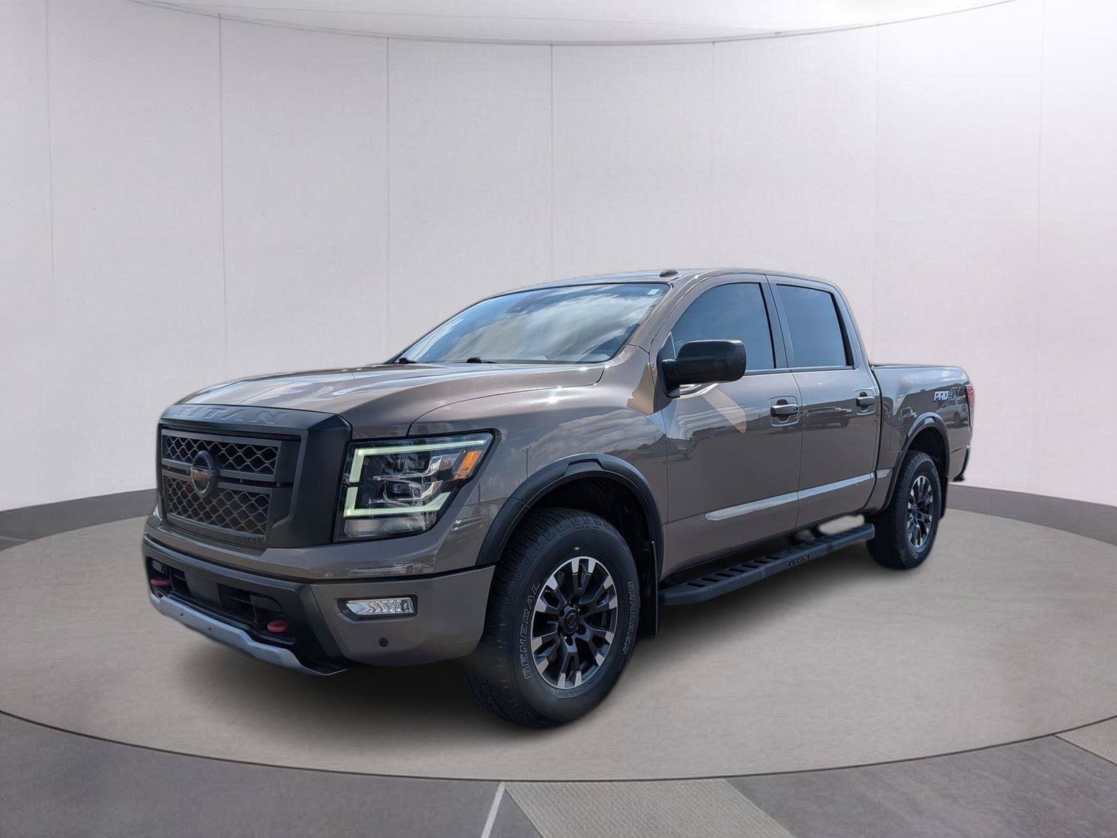 Used 2021 Nissan Titan PRO-4X w/ Pro-4x Utility Package AWD/4WD image 1