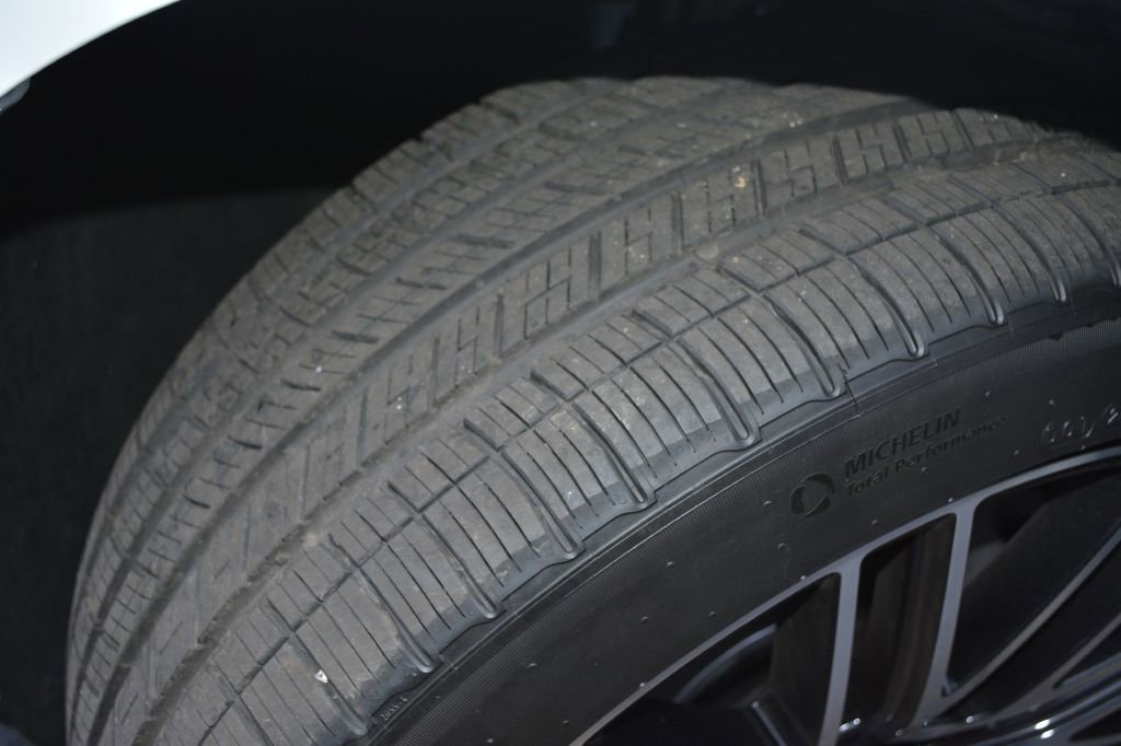 Used 2025 Porsche Macan Turbo image 6