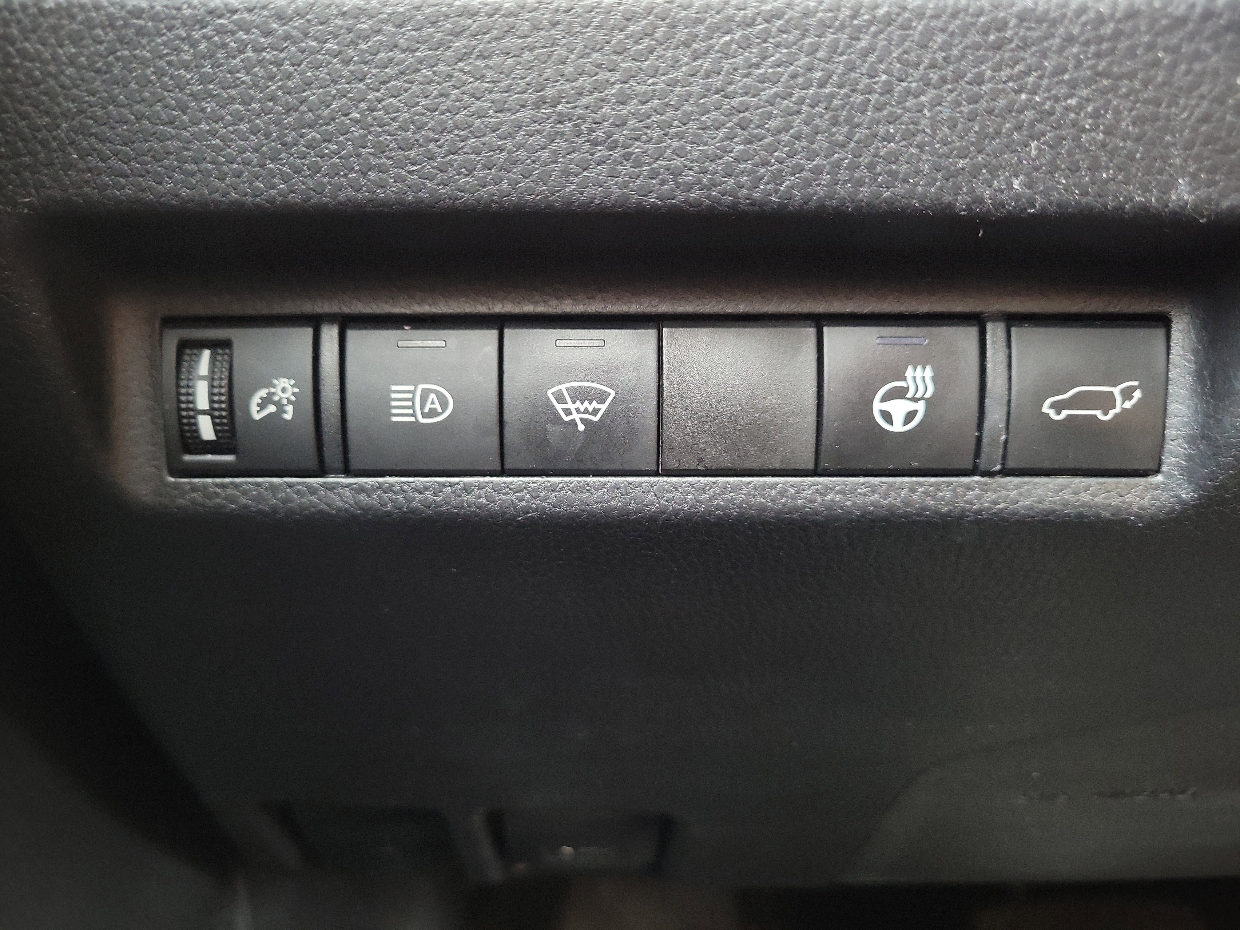 Used 2021 Toyota RAV4 XLE w/ Convenience Package image 22