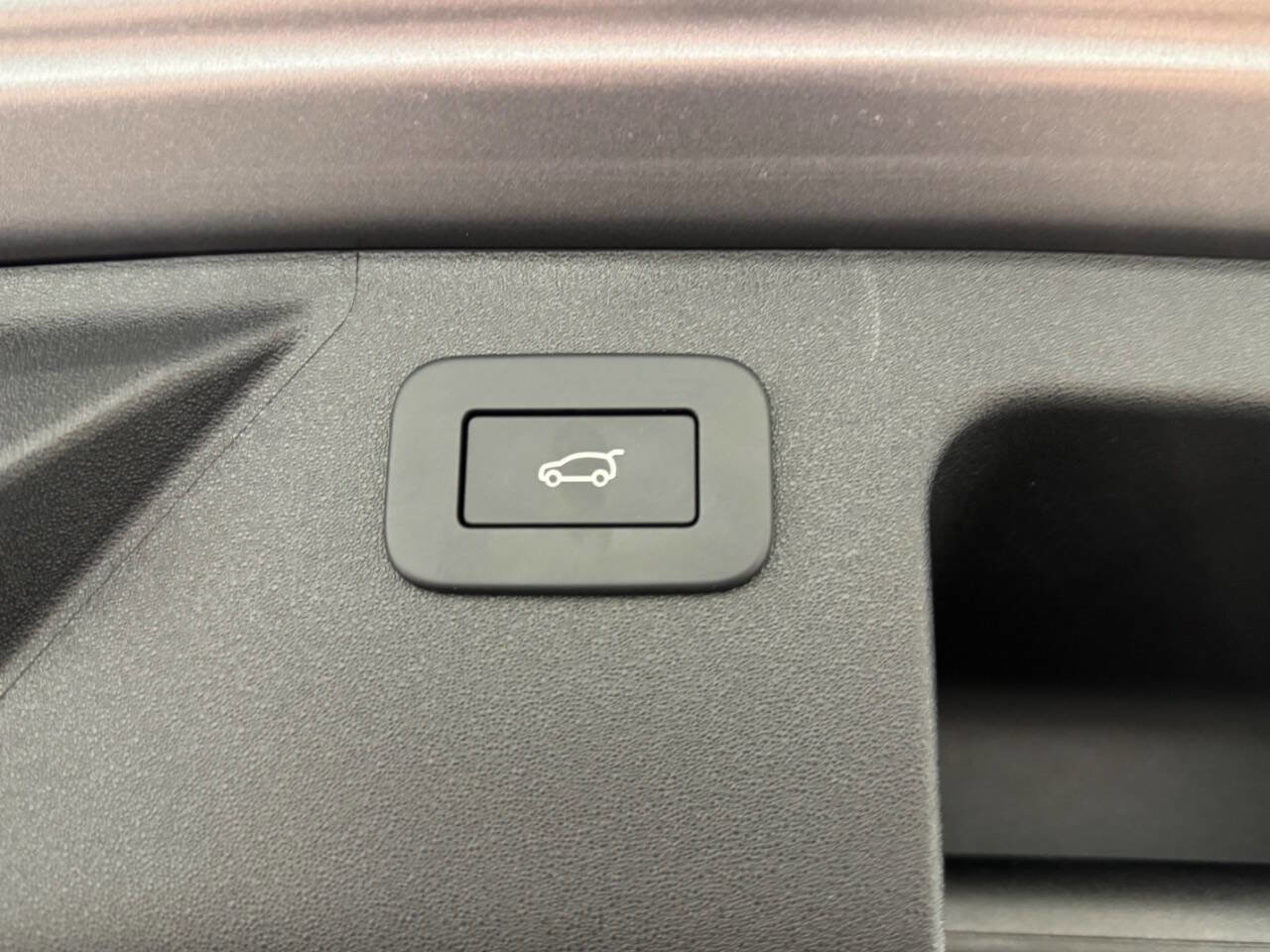 Used 2025 Land Rover Discovery Sport S AWD/4WD image 20