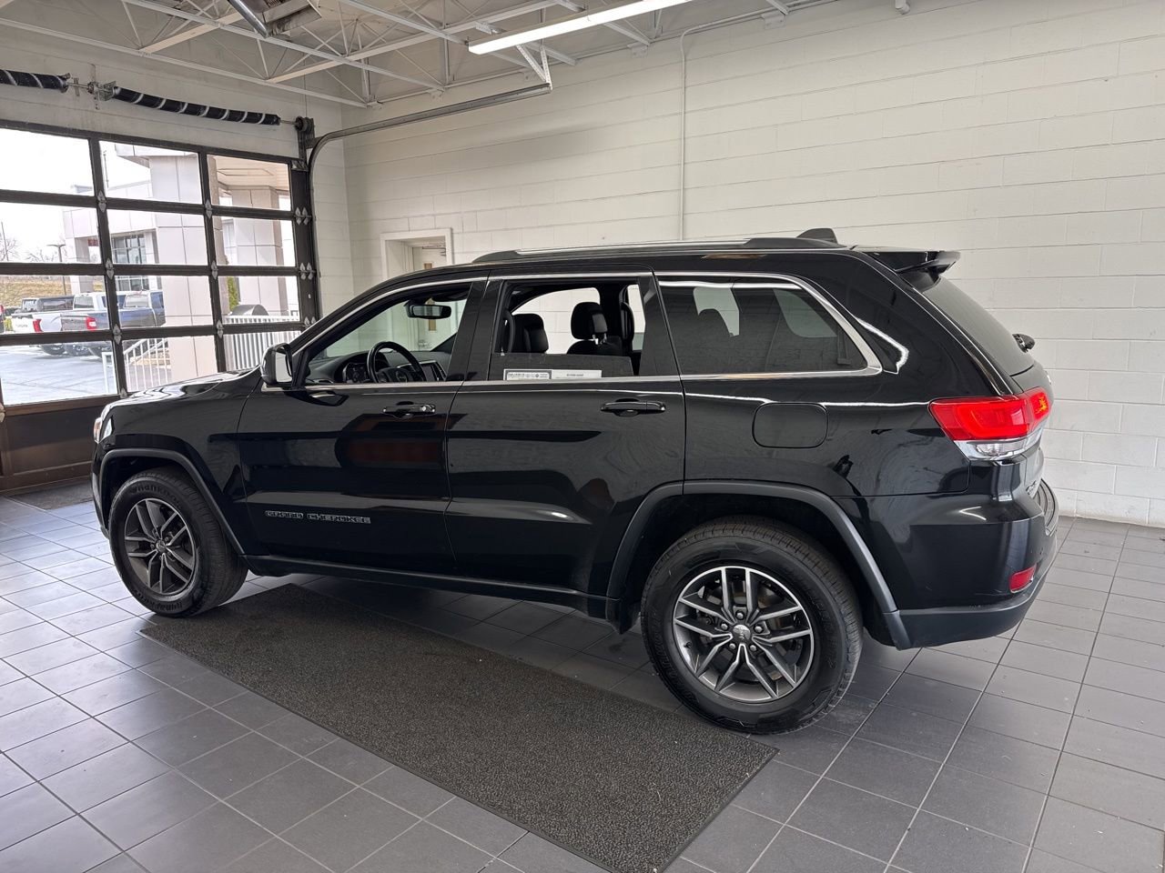 Used 2018 Jeep Grand Cherokee Laredo image 5