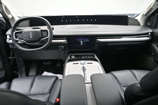 Certified 2025 Lincoln Navigator L Reserve AWD/4WD image 23