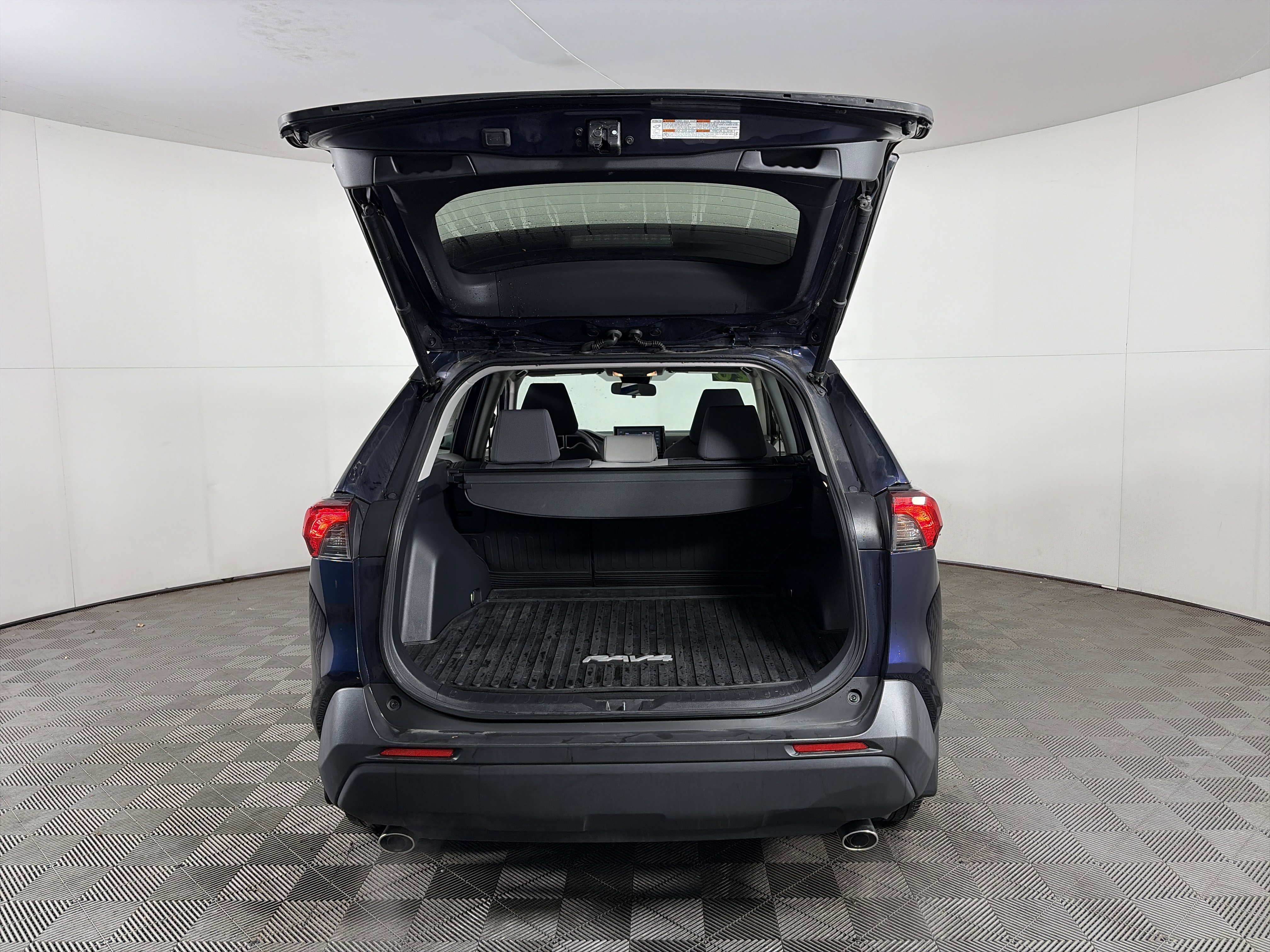 Used 2020 Toyota RAV4 XLE image 9