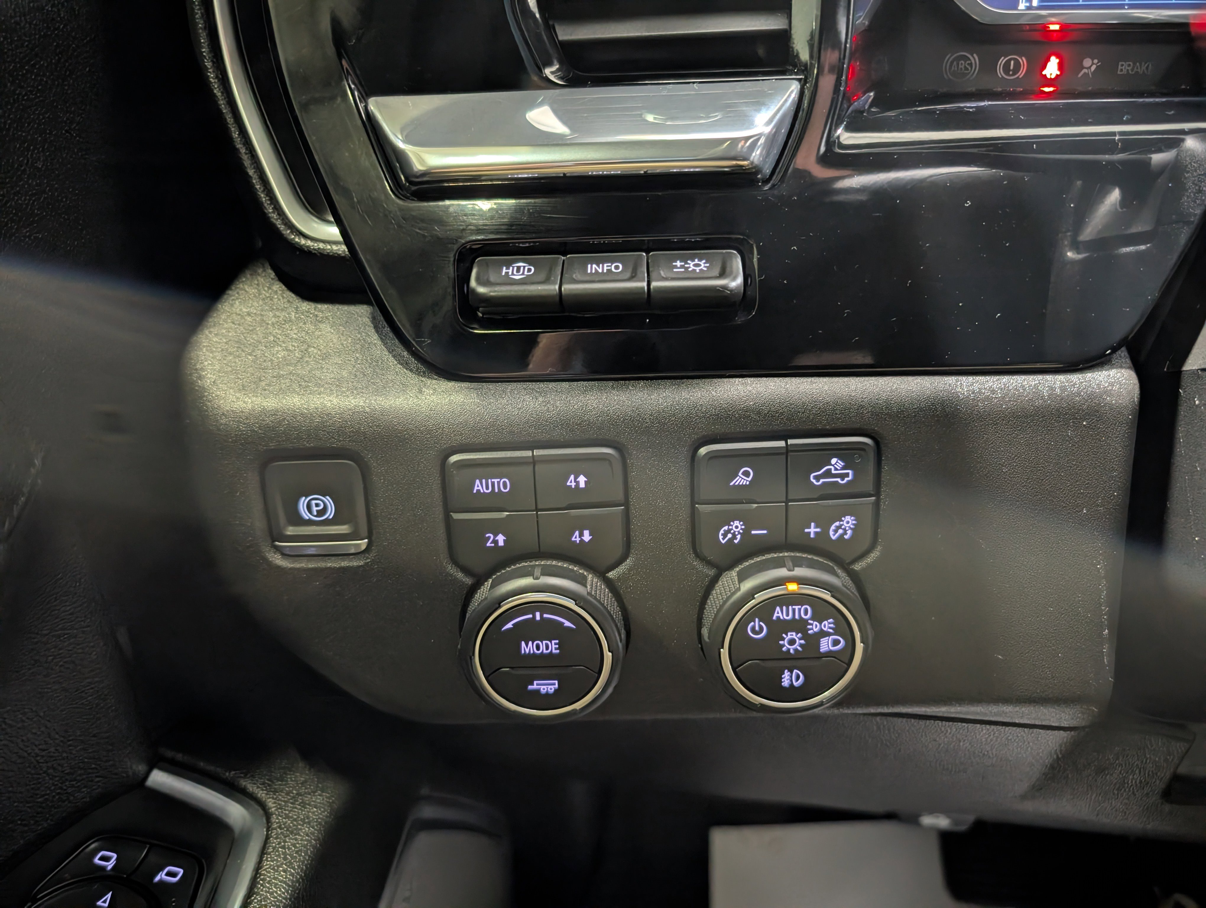 Used 2024 Chevrolet Silverado 3500 High Country w/ High Country Premium Package AWD/4WD image 25