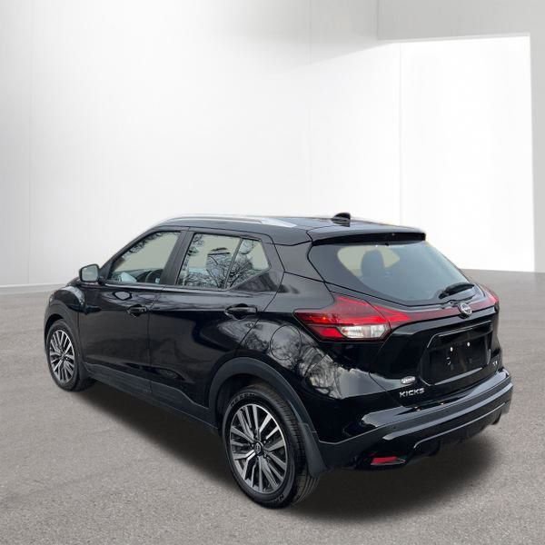 Used 2023 Nissan Kicks SV image 3