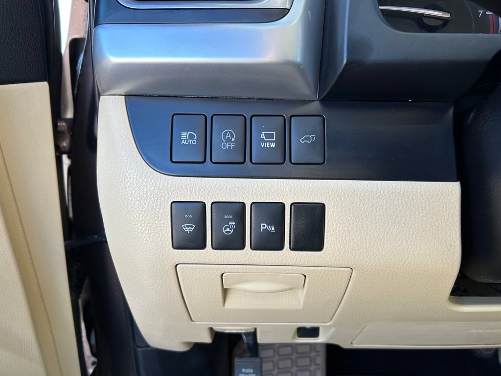 Used 2017 Toyota Highlander Limited Platinum AWD/4WD image 25