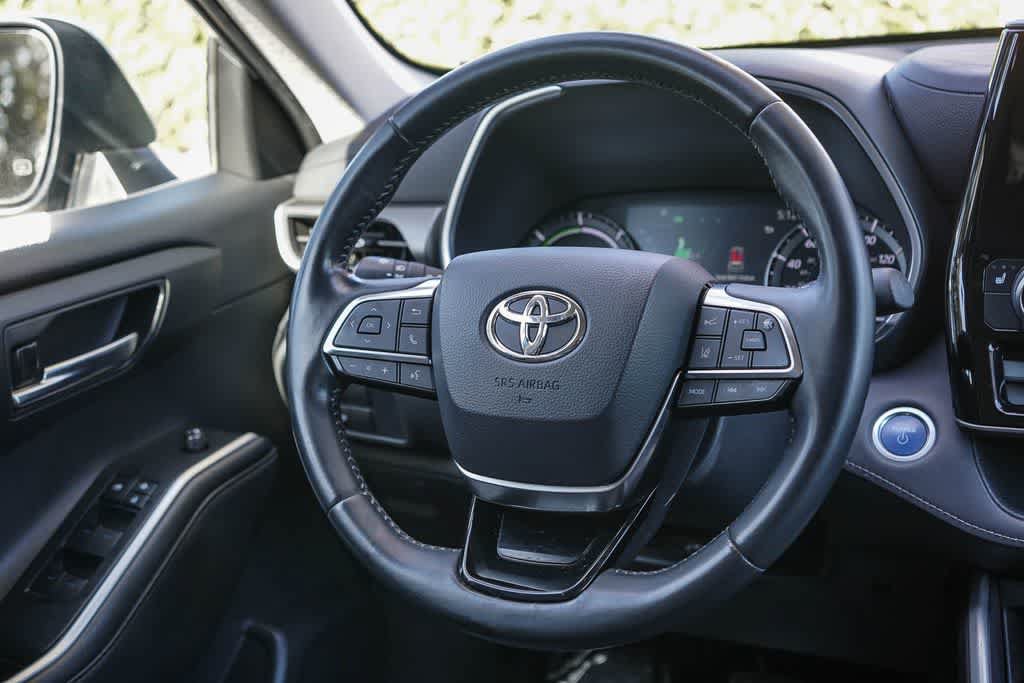 Used 2021 Toyota Highlander XLE AWD/4WD image 15