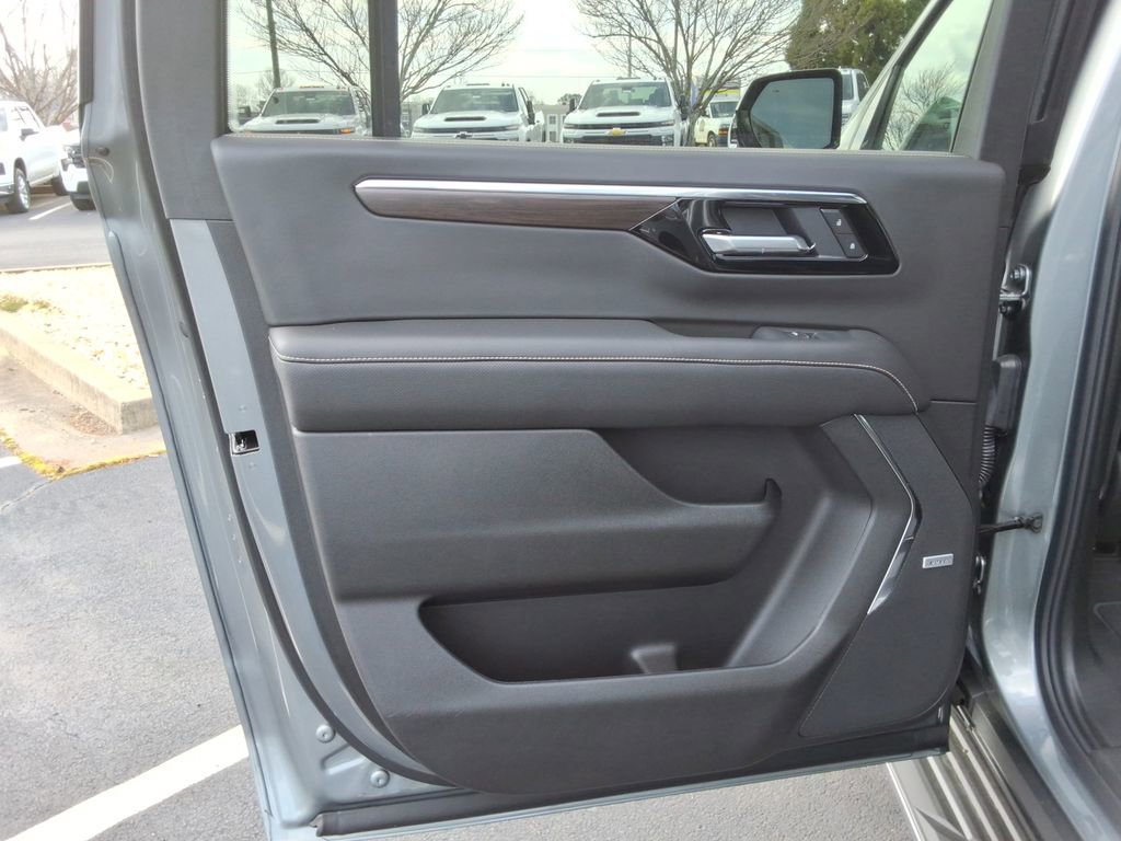 New 2026 Chevrolet Suburban Premier image 18