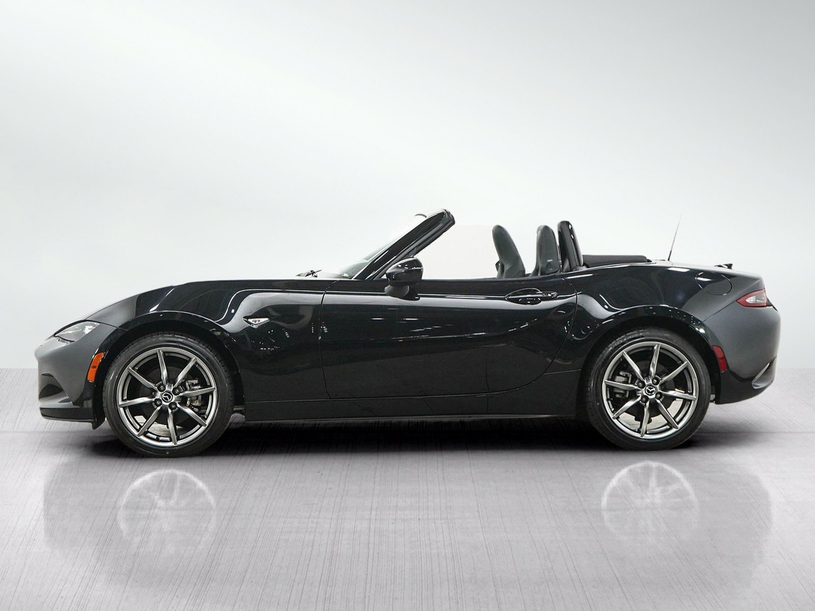 Used 2023 MAZDA MX-5 Miata Grand Touring RWD image 3