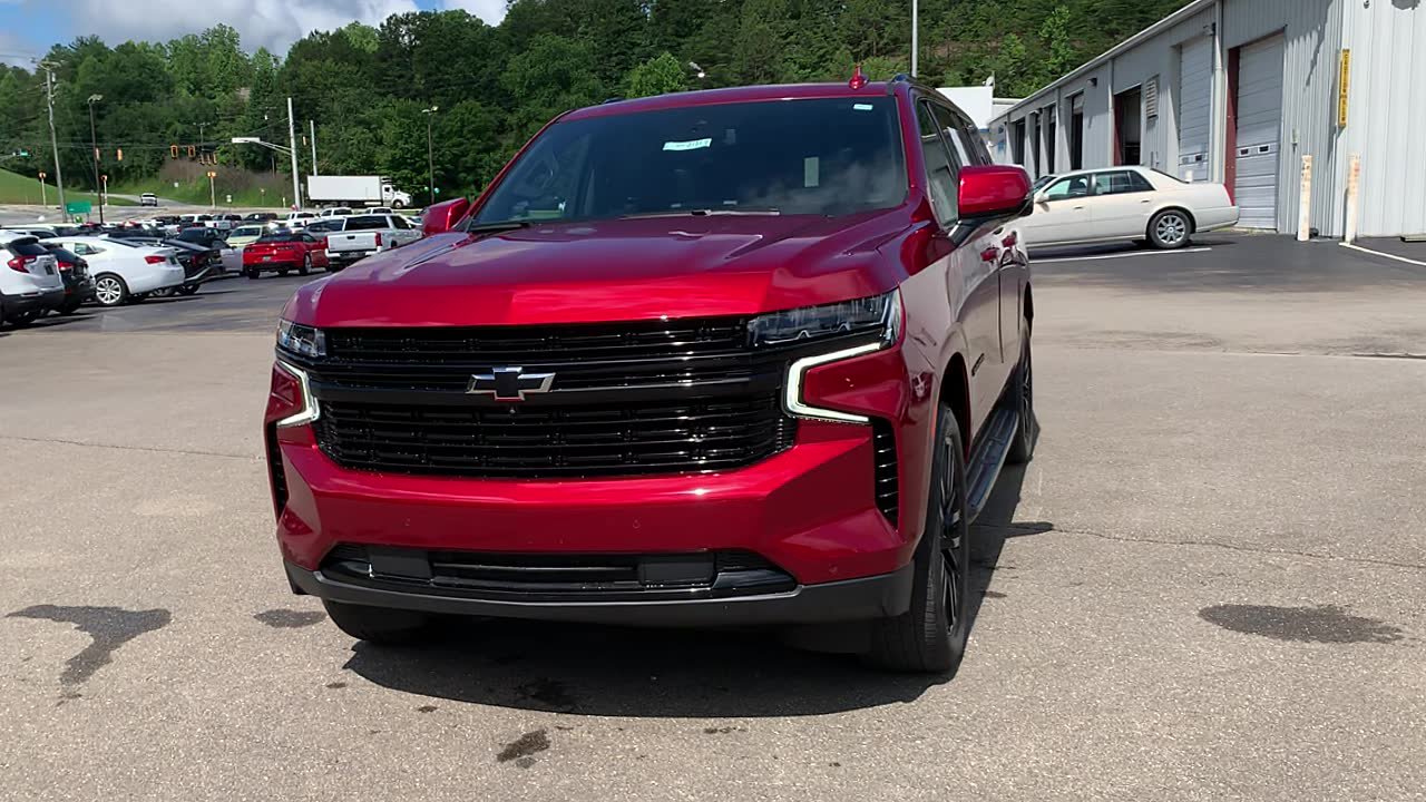 Used 2024 Chevrolet Suburban RST w/ Luxury Package RWD image 7