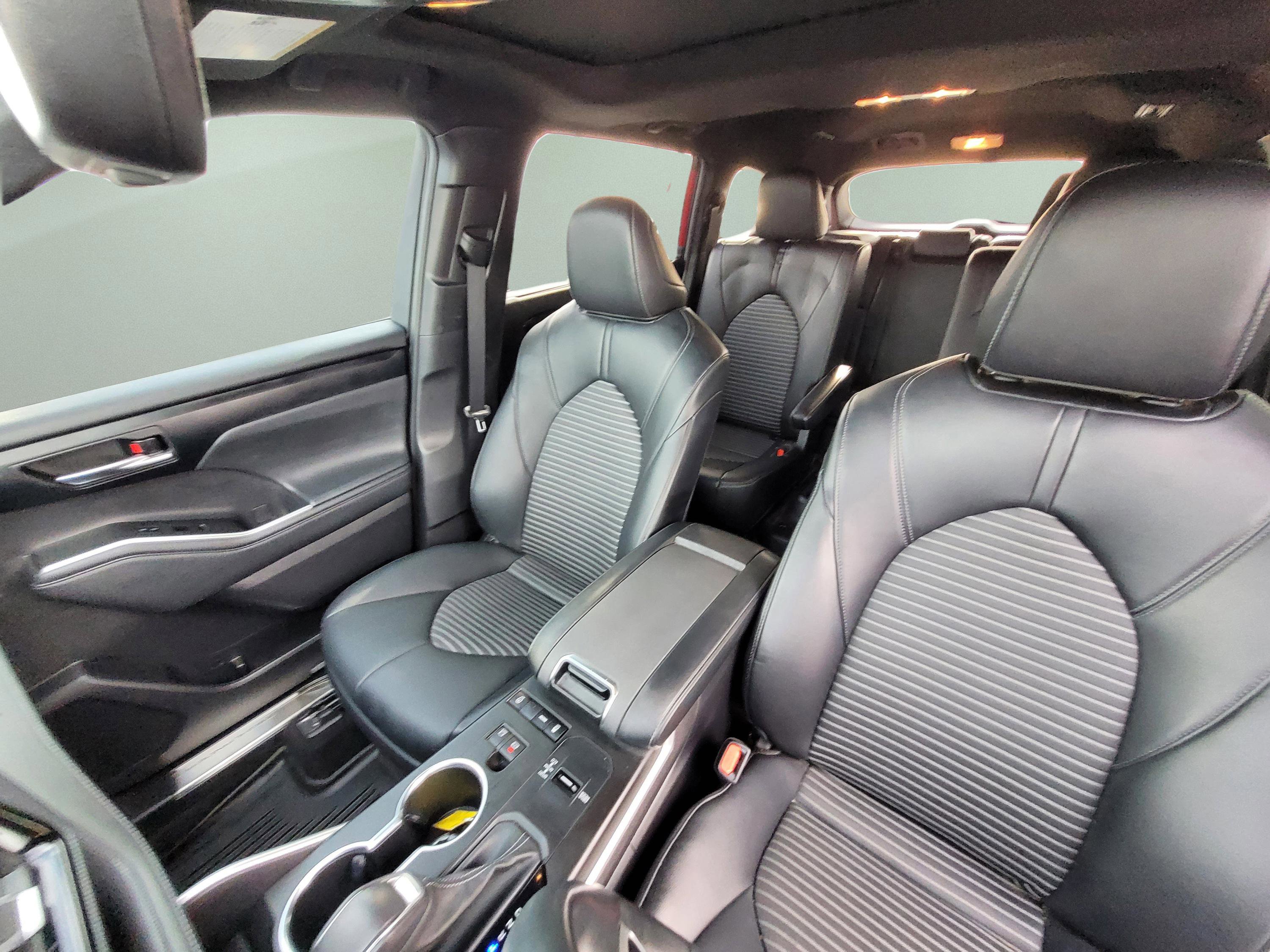 Used 2022 Toyota Highlander XSE image 33