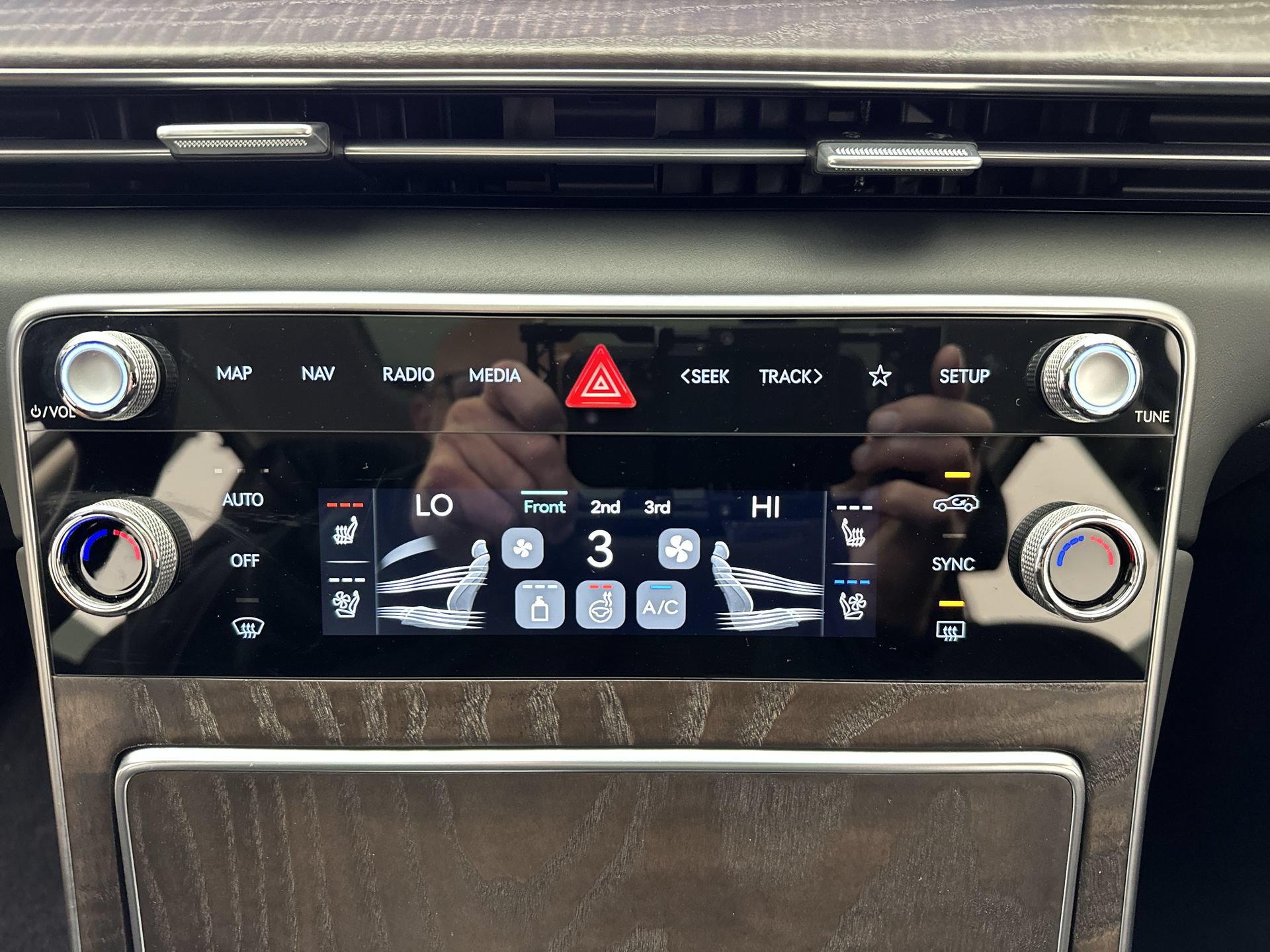Certified 2026 Genesis GV80 3.5T Advanced AWD/4WD image 19