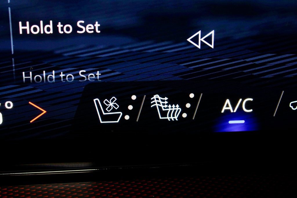 Used 2024 Chevrolet Traverse RS image 4