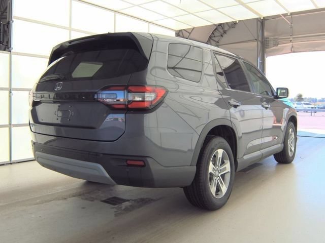 Used 2025 Honda Pilot EX-L image 3