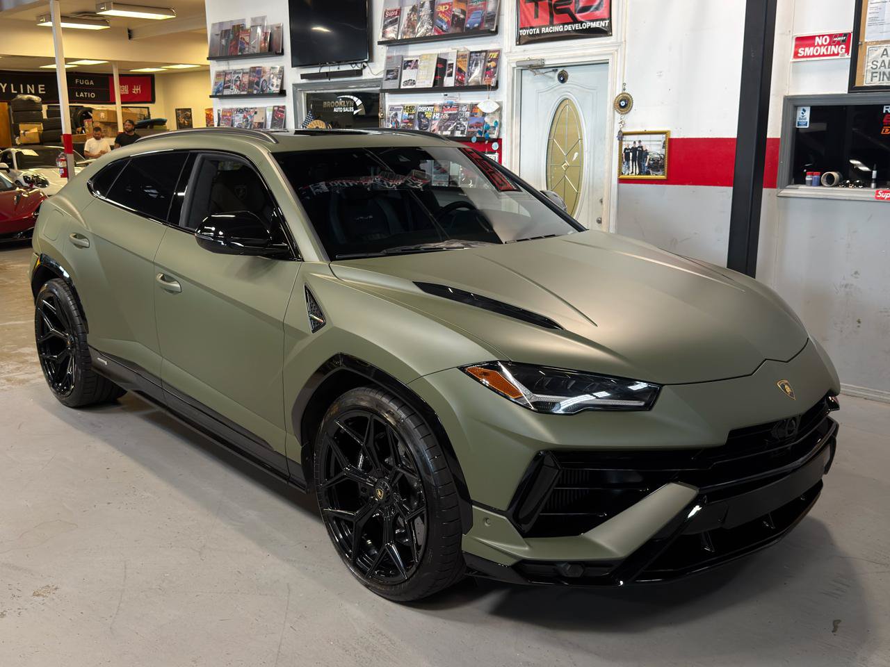 Used 2024 Lamborghini Urus S AWD/4WD image 4