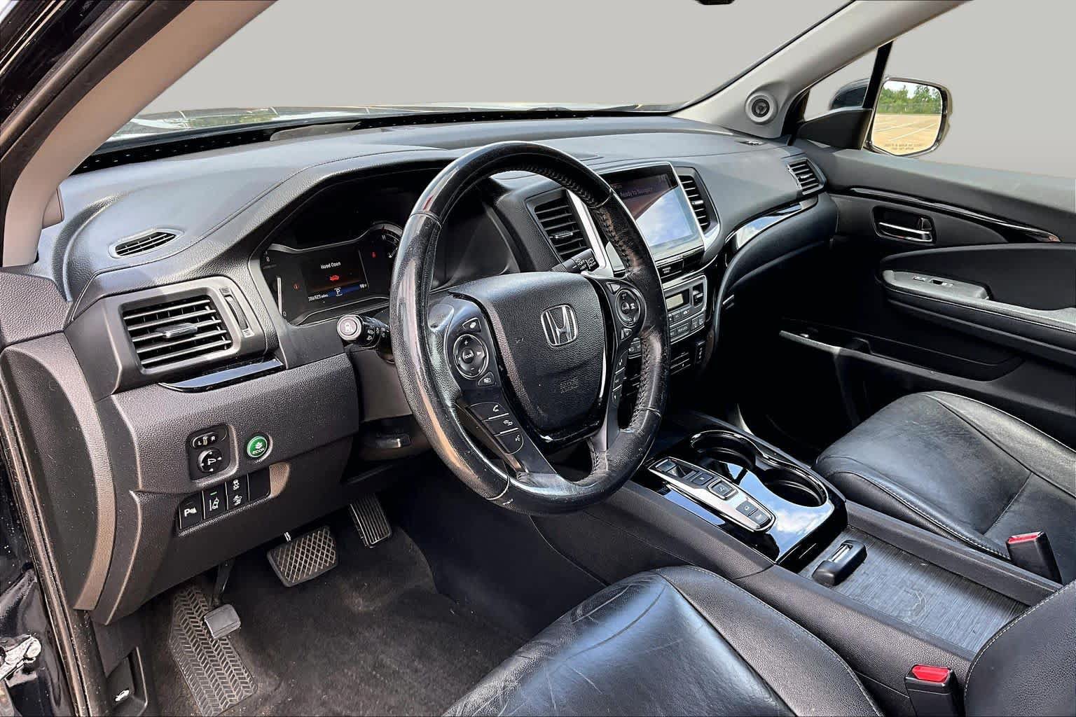 Used 2018 Honda Pilot Touring image 17
