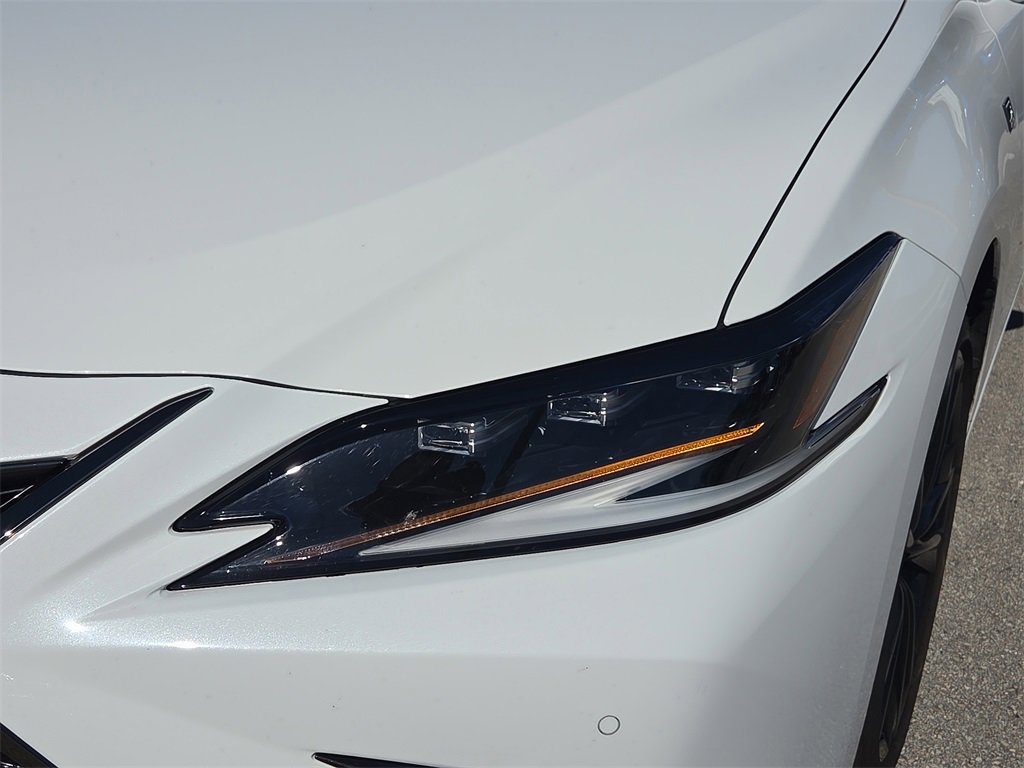 Used 2023 Lexus ES 300h F Sport image 11