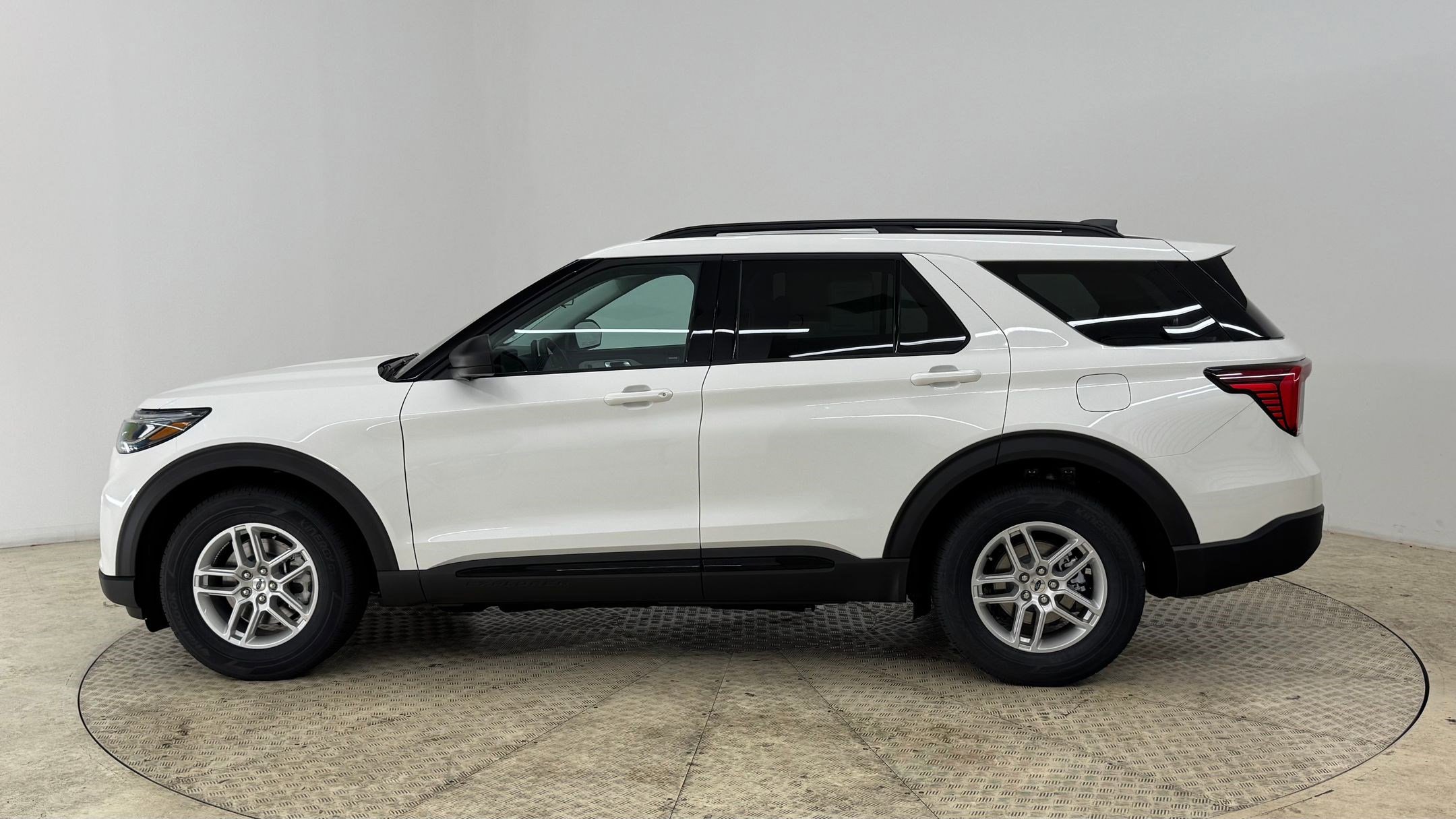 New 2026 Ford Explorer Active image 2