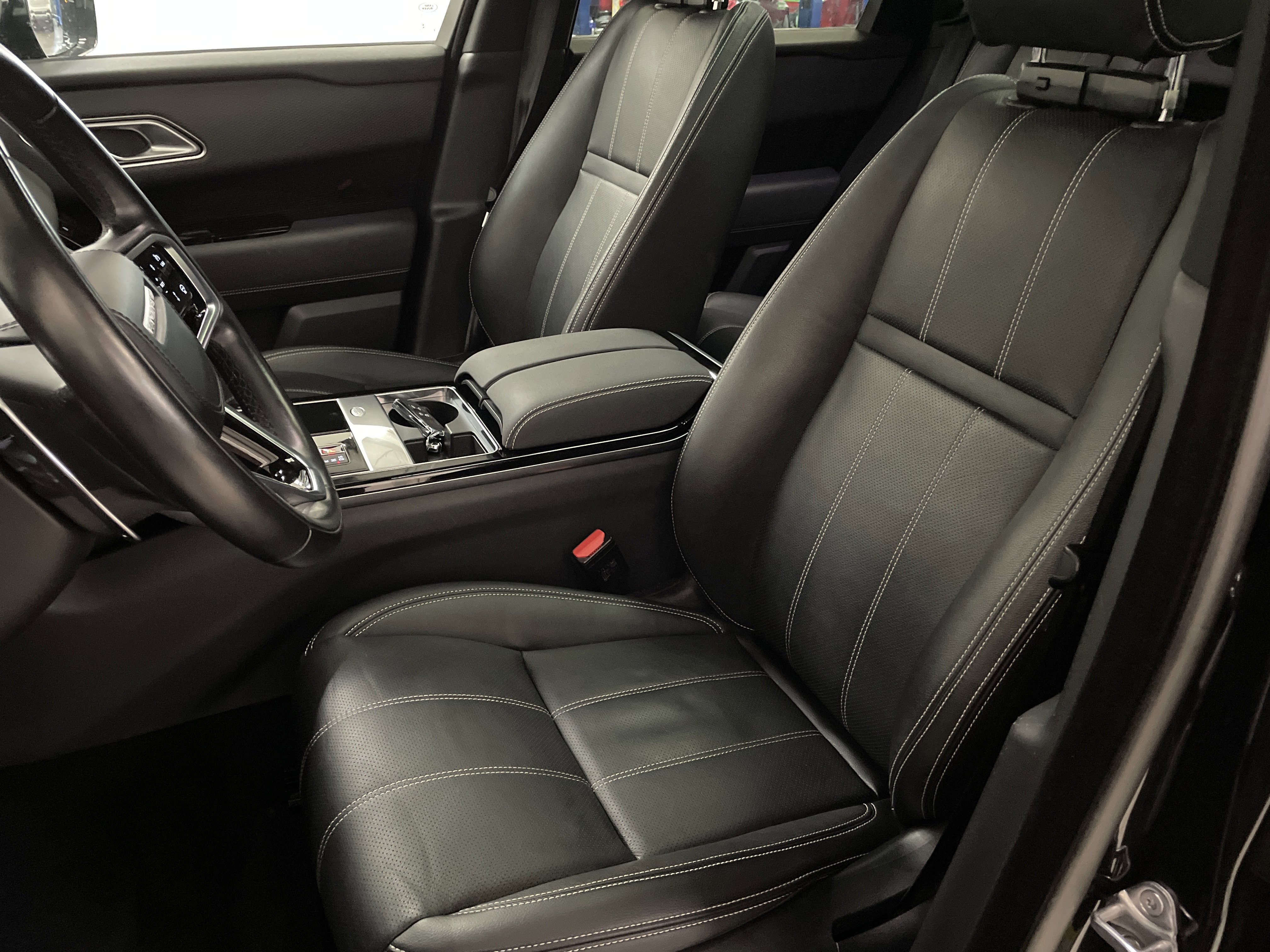 Used 2022 Land Rover Range Rover Velar R-Dynamic S image 24