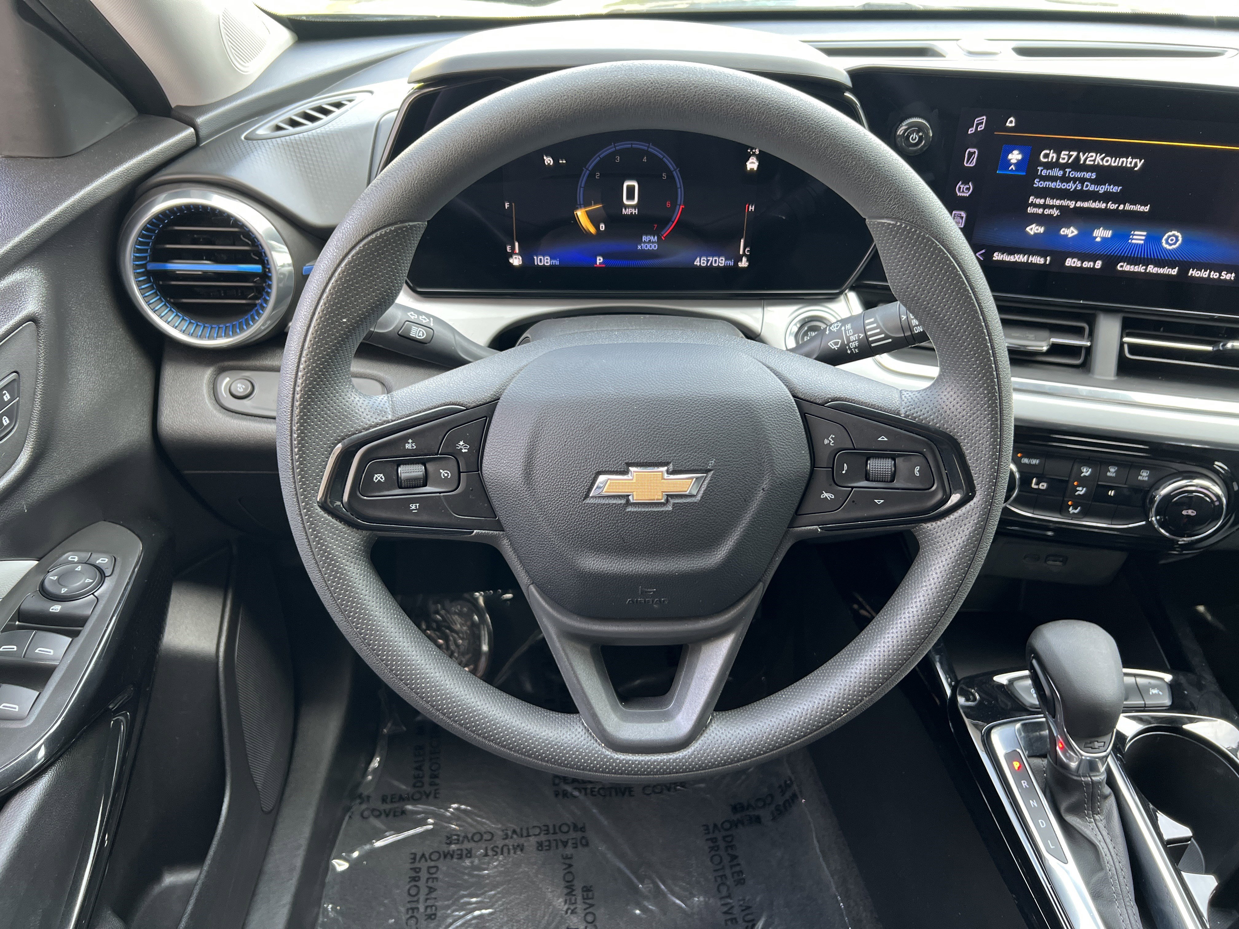 Used 2025 Chevrolet Trax LT FWD image 25