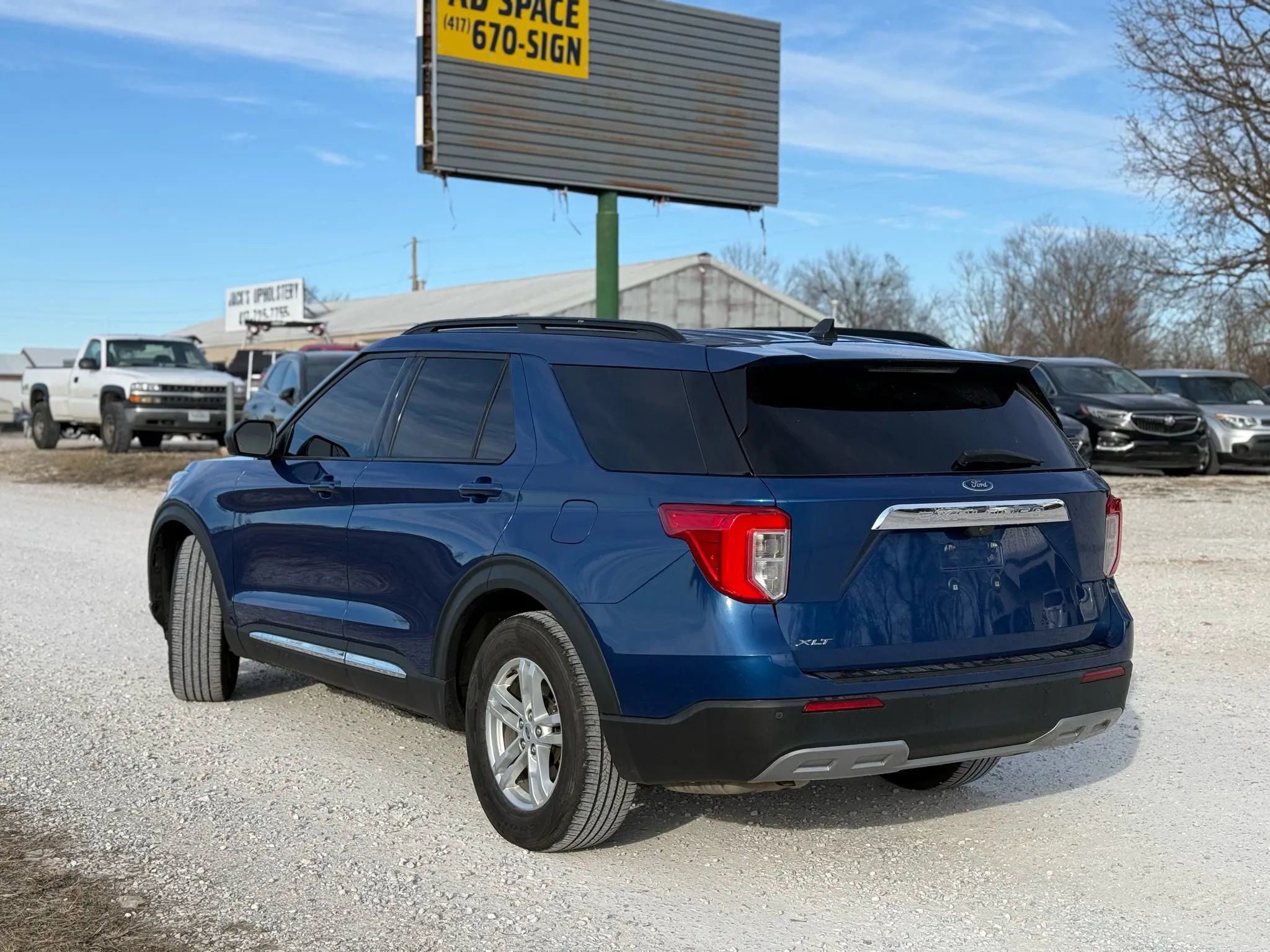 Used 2023 Ford Explorer XLT w/ Equipment Group 202A image 3