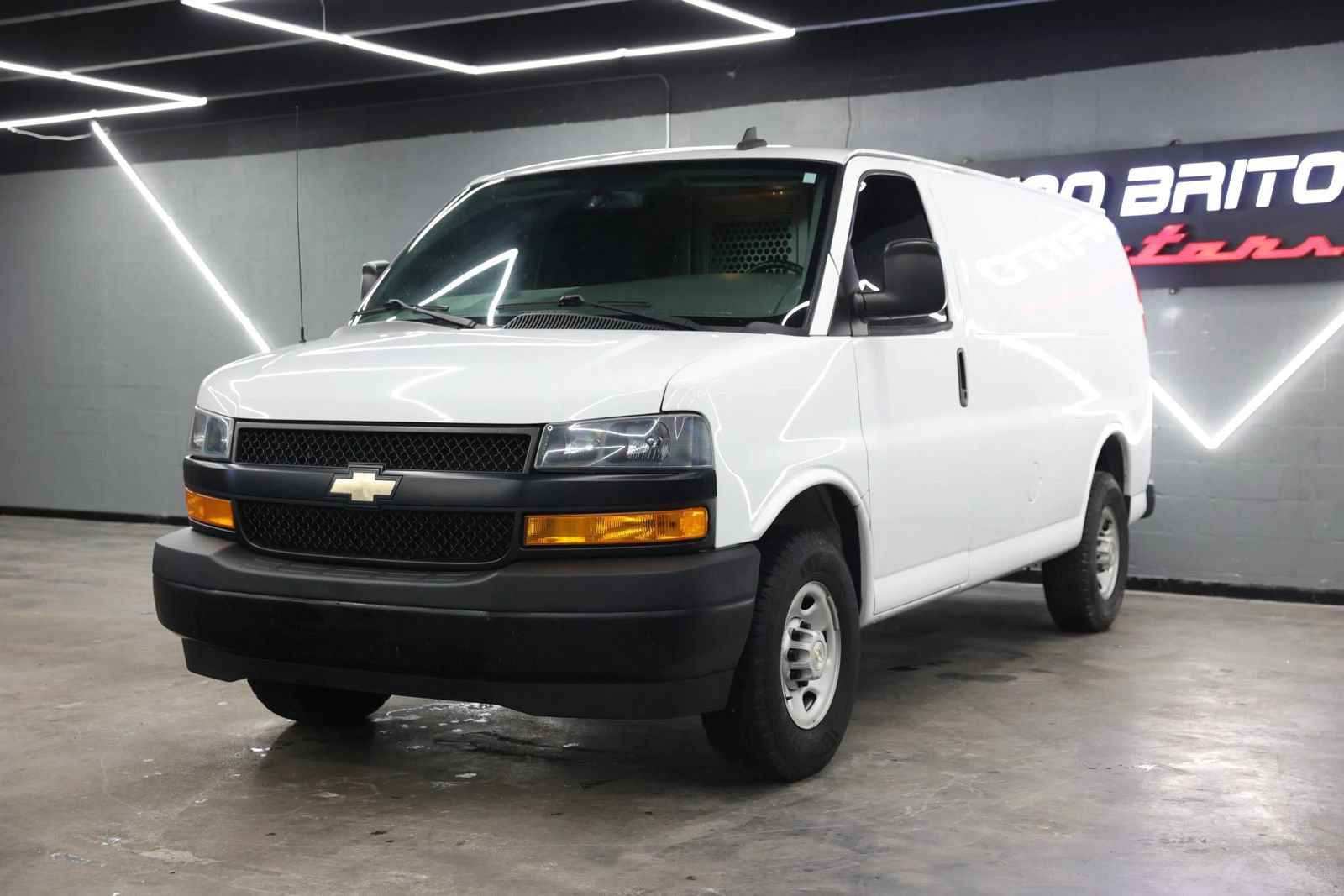 Used 2020 Chevrolet Express 2500 w/ Communications Package RWD image 9