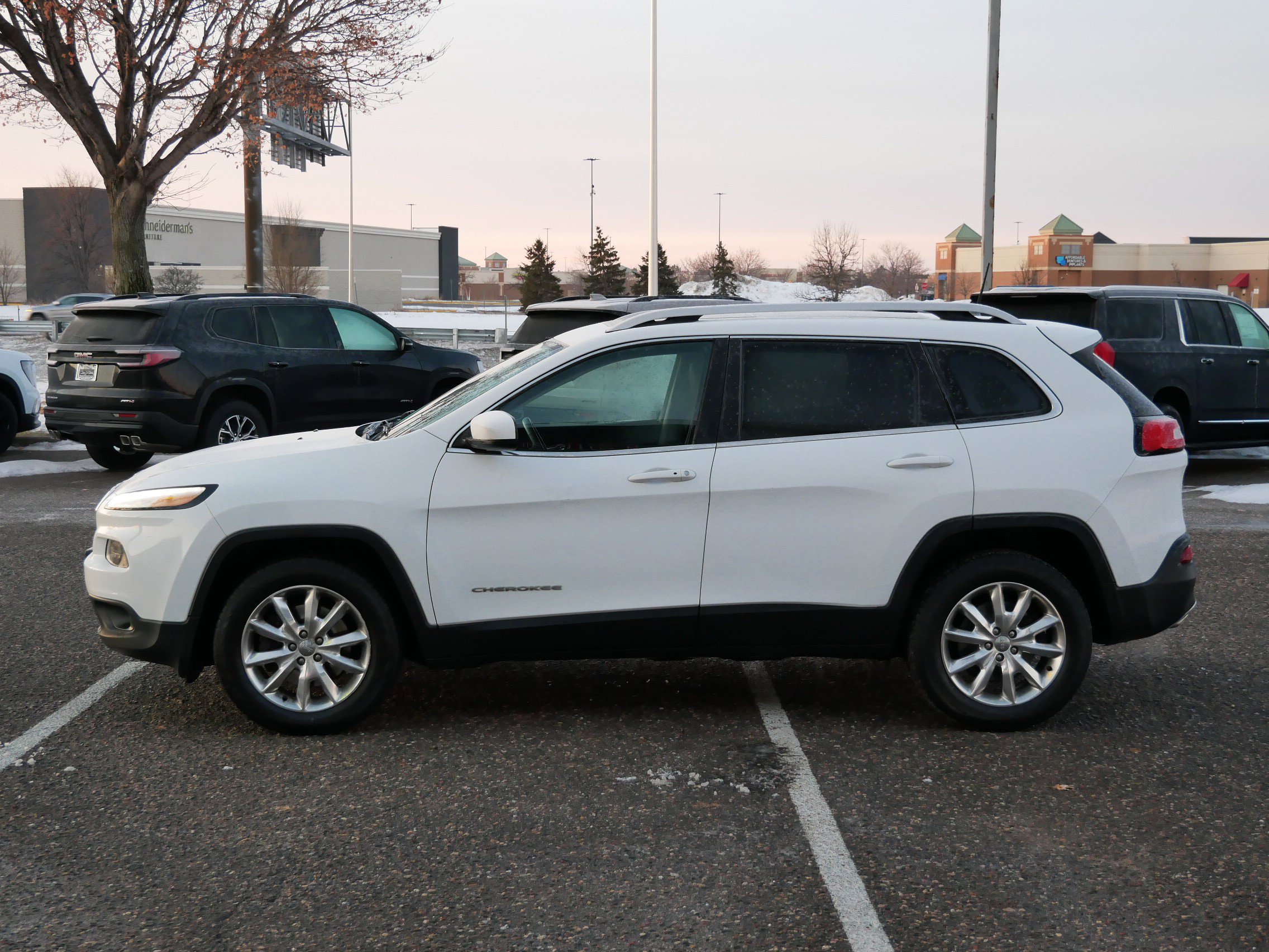 Used 2016 Jeep Cherokee Limited w/ Trailer Tow Group image 6