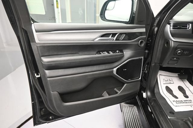 New 2026 Jeep Grand Wagoneer L Limited AWD/4WD image 20