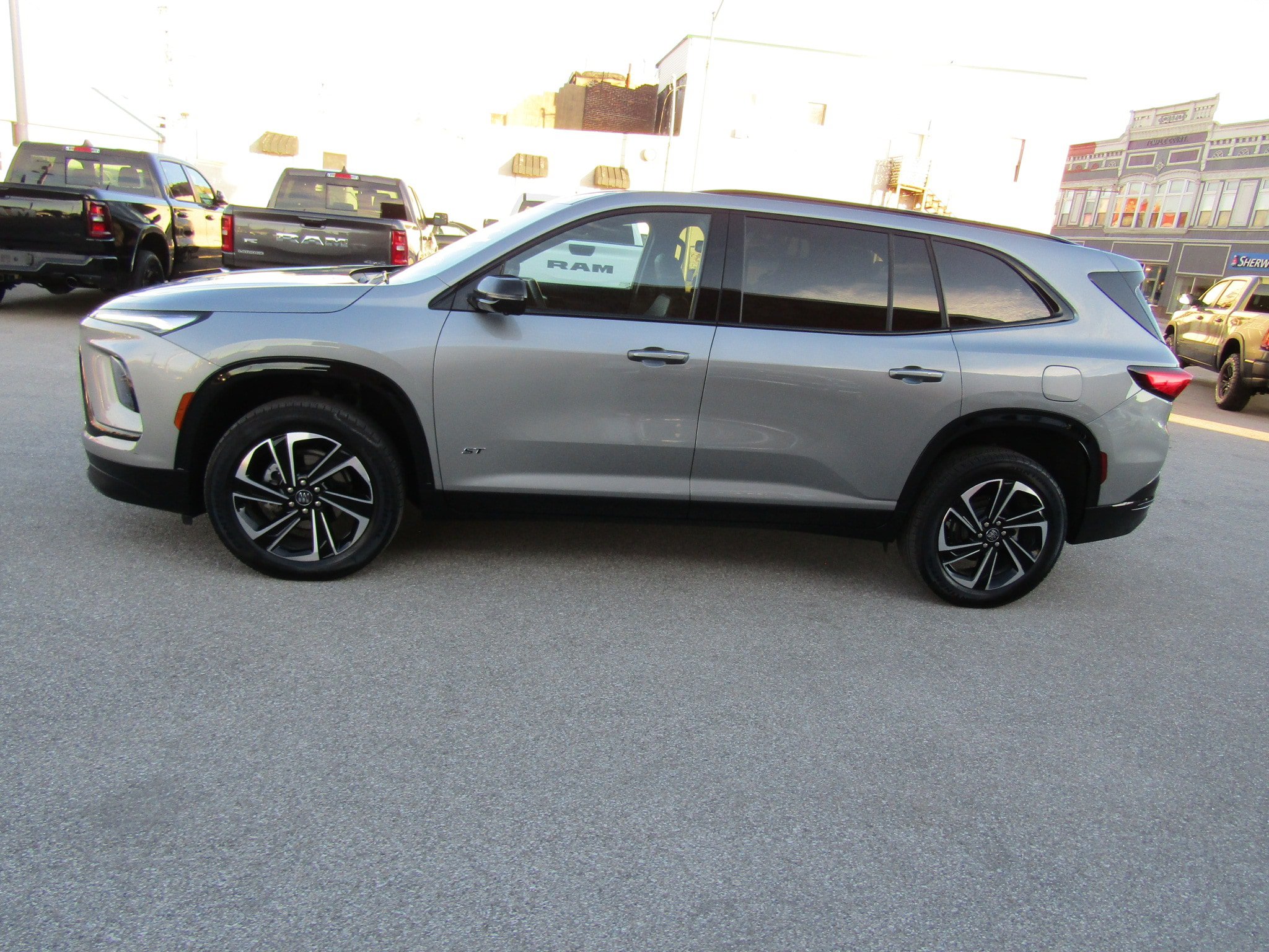 Used 2025 Buick Enclave Sport Touring AWD/4WD image 6