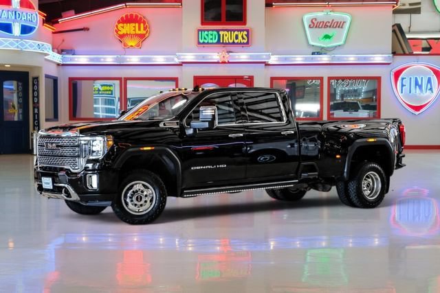 Used 2023 GMC Sierra 3500 Denali w/ Denali Ultimate Package AWD/4WD image 2
