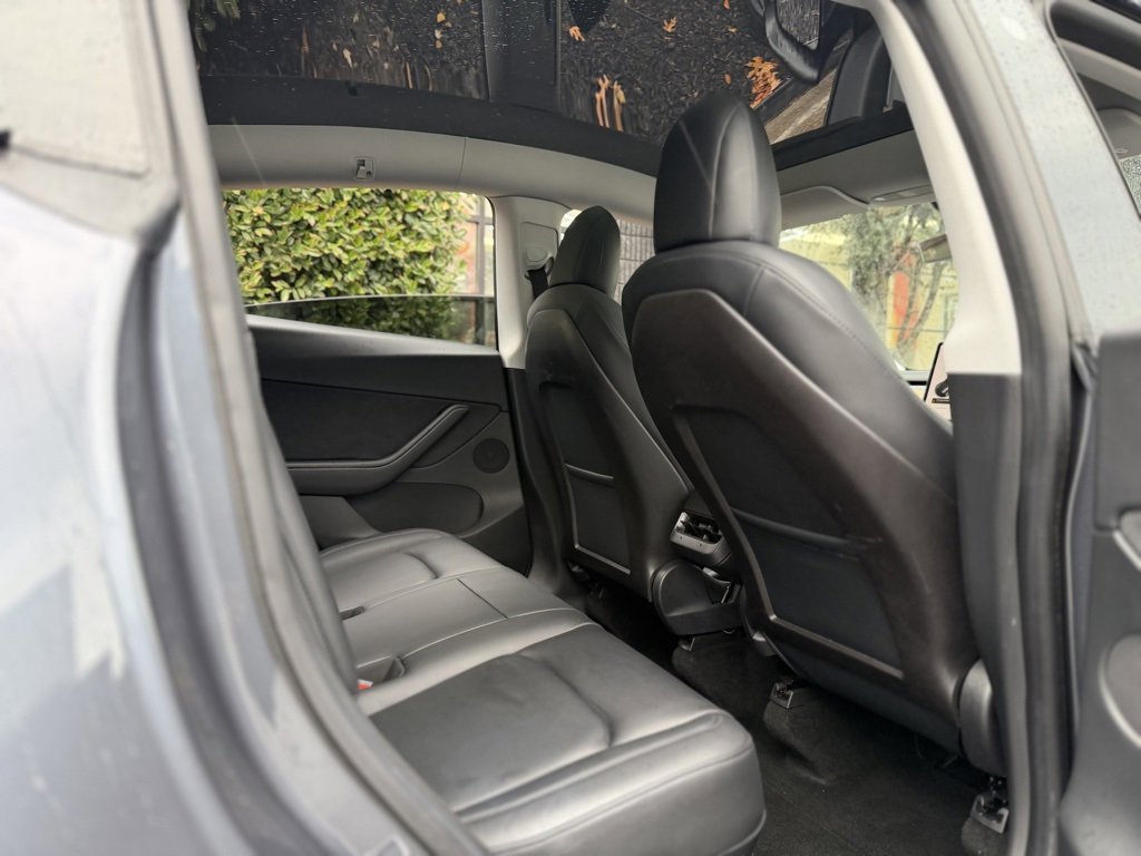 Used 2020 Tesla Model Y Long Range image 38