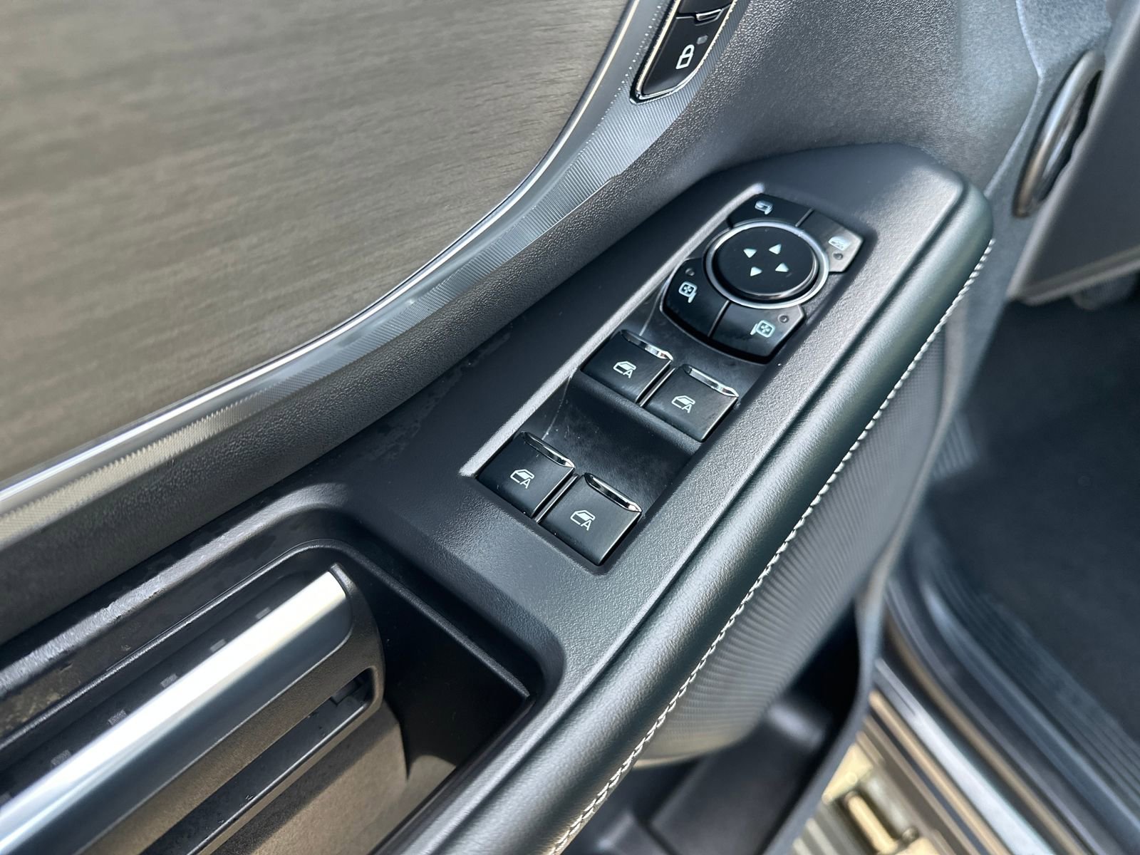 New 2025 Ford Expedition Max Platinum w/ Driver's Package image 11