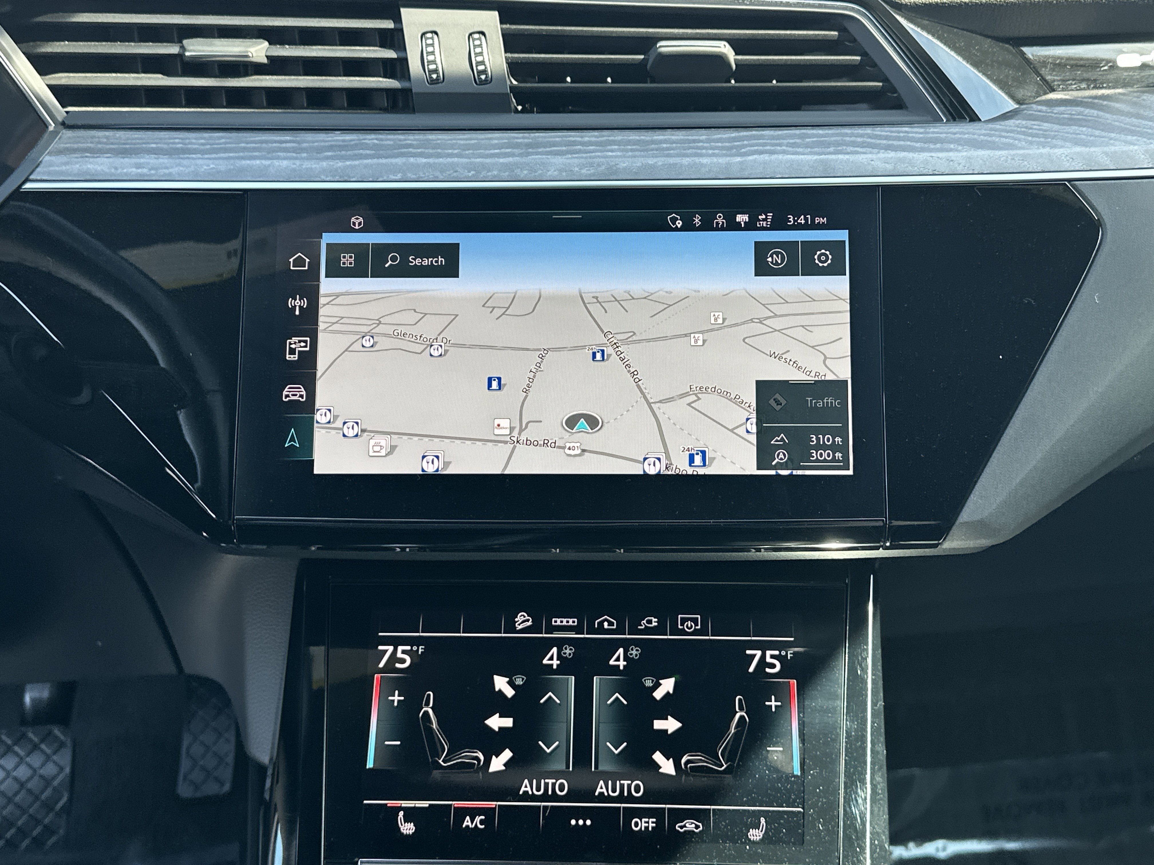 Used 2022 Audi e-tron Premium w/ Convenience Plus Package image 24