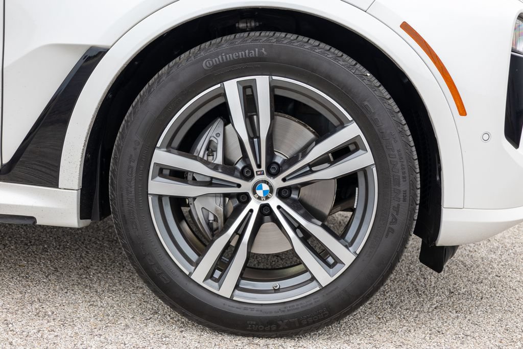 Used 2026 BMW X7 xDrive40i w/ M Sport Package AWD/4WD image 28