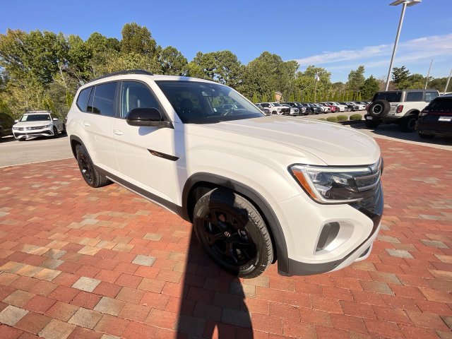 Used 2024 Volkswagen Atlas Peak Edition SEL AWD/4WD image 38