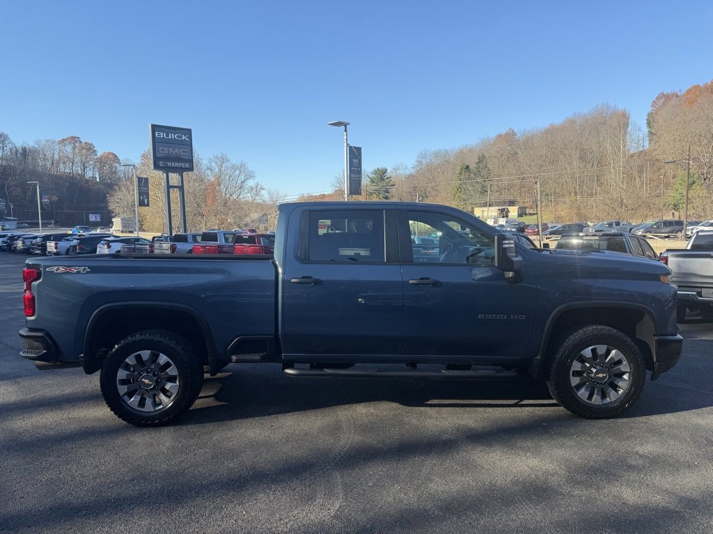 Used 2024 Chevrolet Silverado 2500 Custom image 2