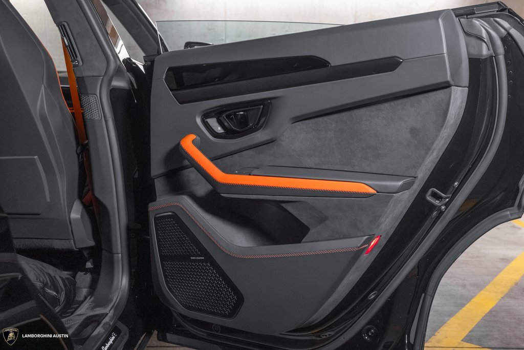 Used 2025 Lamborghini Urus SE image 42