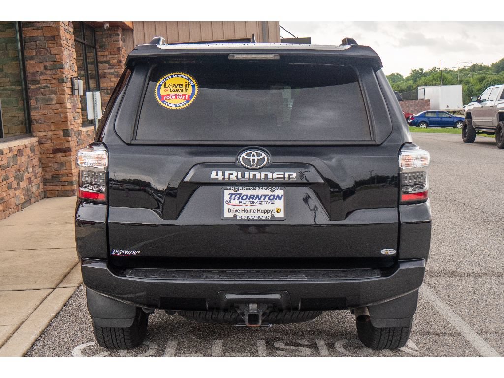 Used 2022 Toyota 4Runner SR5 Premium w/ Moonroof Package AWD/4WD image 4