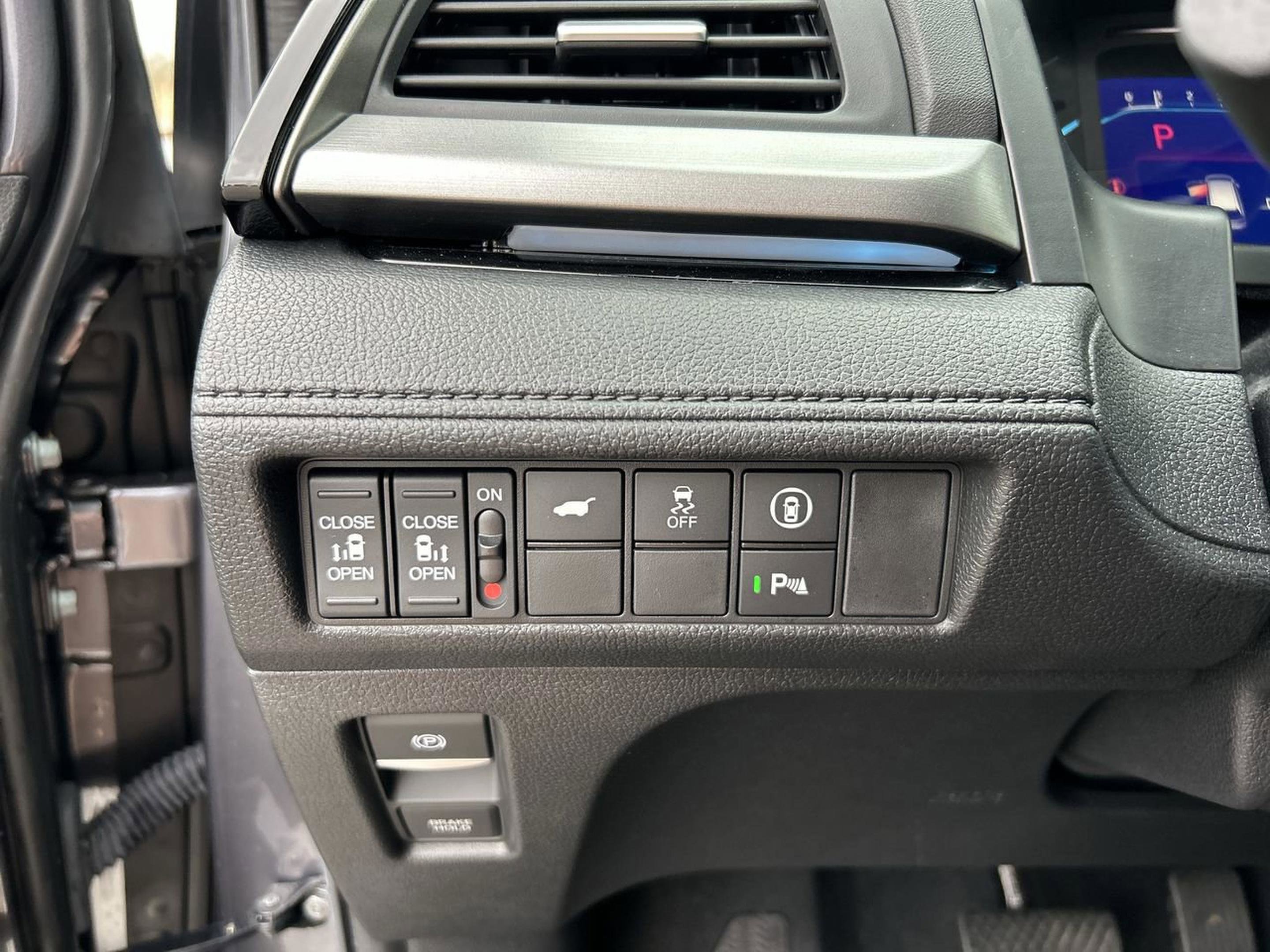 Certified 2024 Honda Odyssey Touring image 14