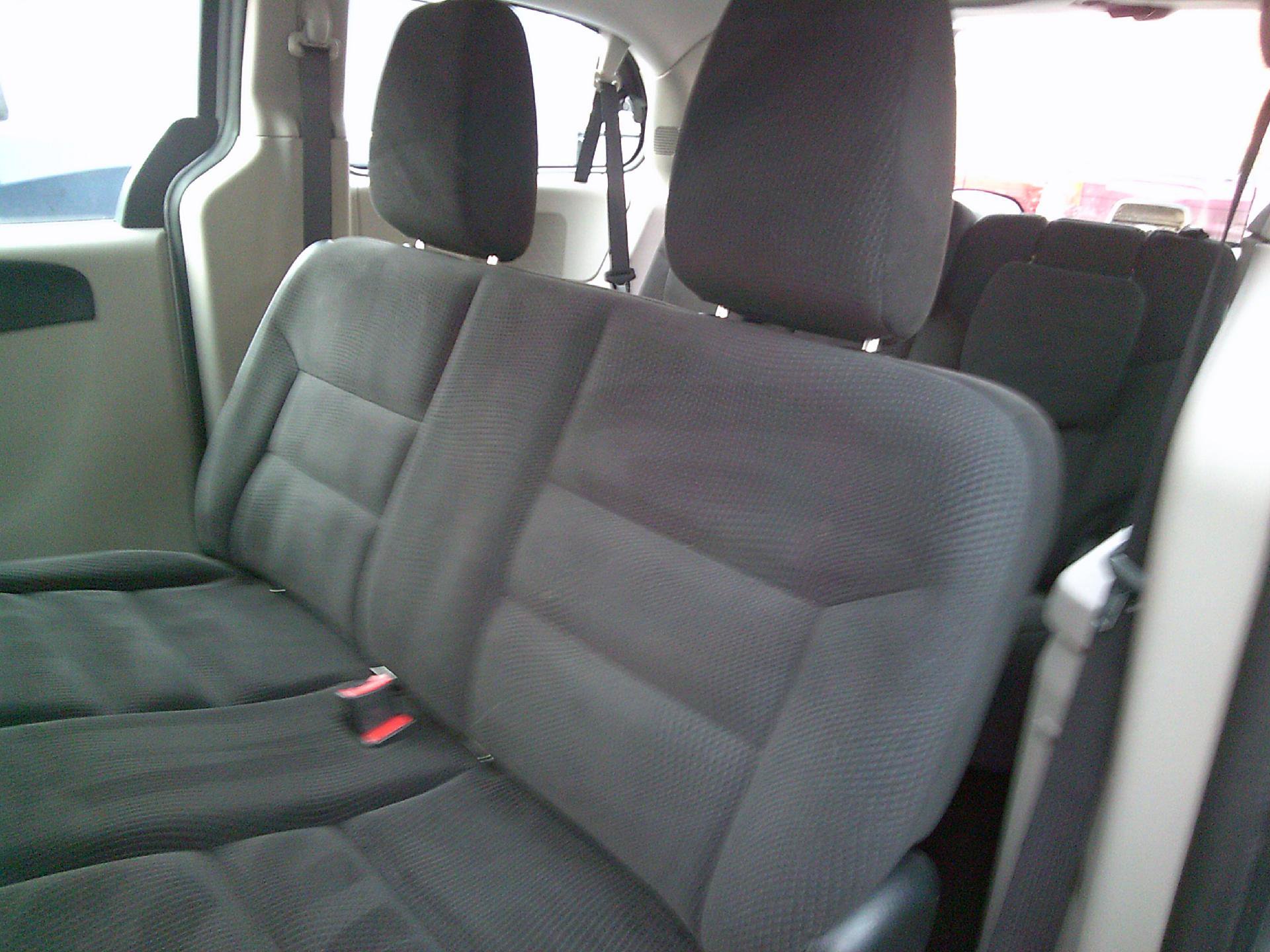 Used 2016 Dodge Grand Caravan American Value Package image 8