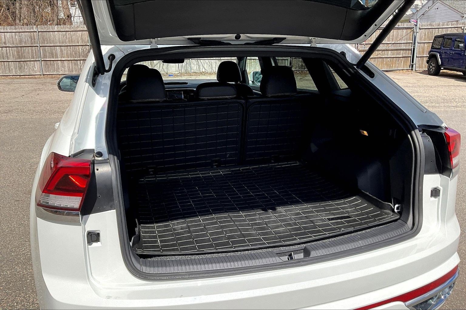 Used 2022 Volkswagen Atlas Cross Sport SEL Premium R-Line image 30