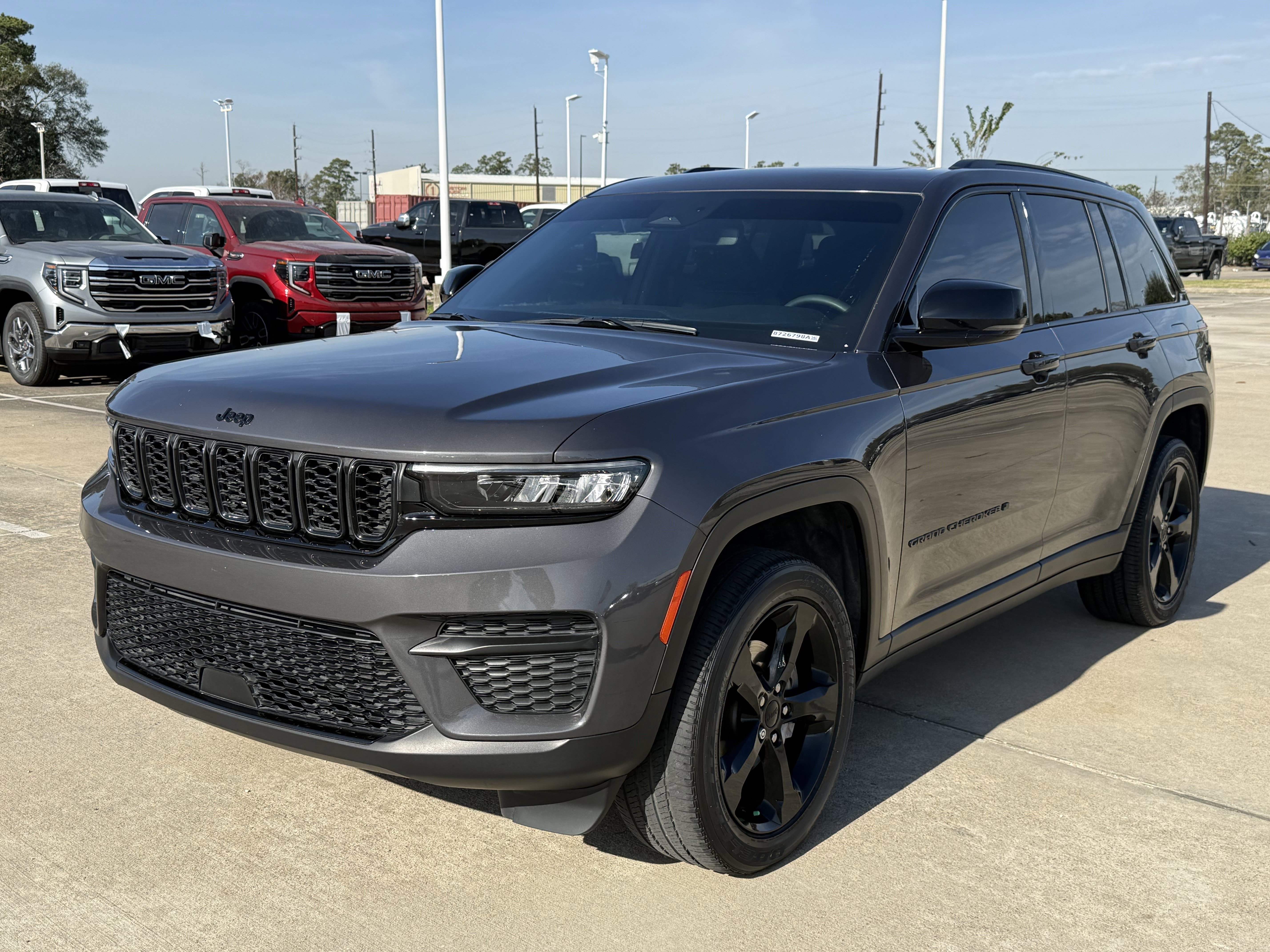 Used 2023 Jeep Grand Cherokee Altitude image 9