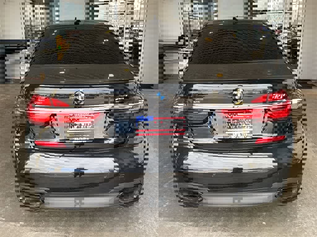 Used 2018 BMW 750i xDrive image 5