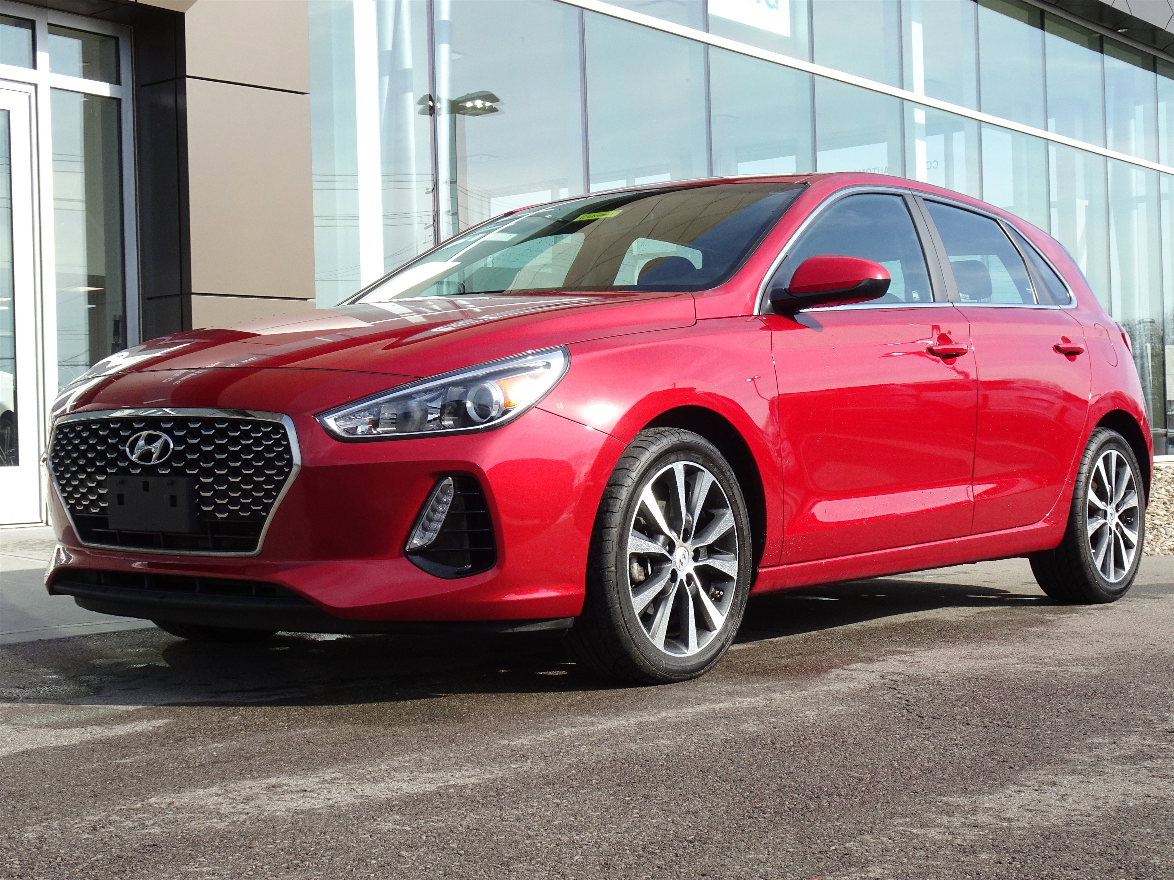Used 2019 Hyundai Elantra GT FWD image 1