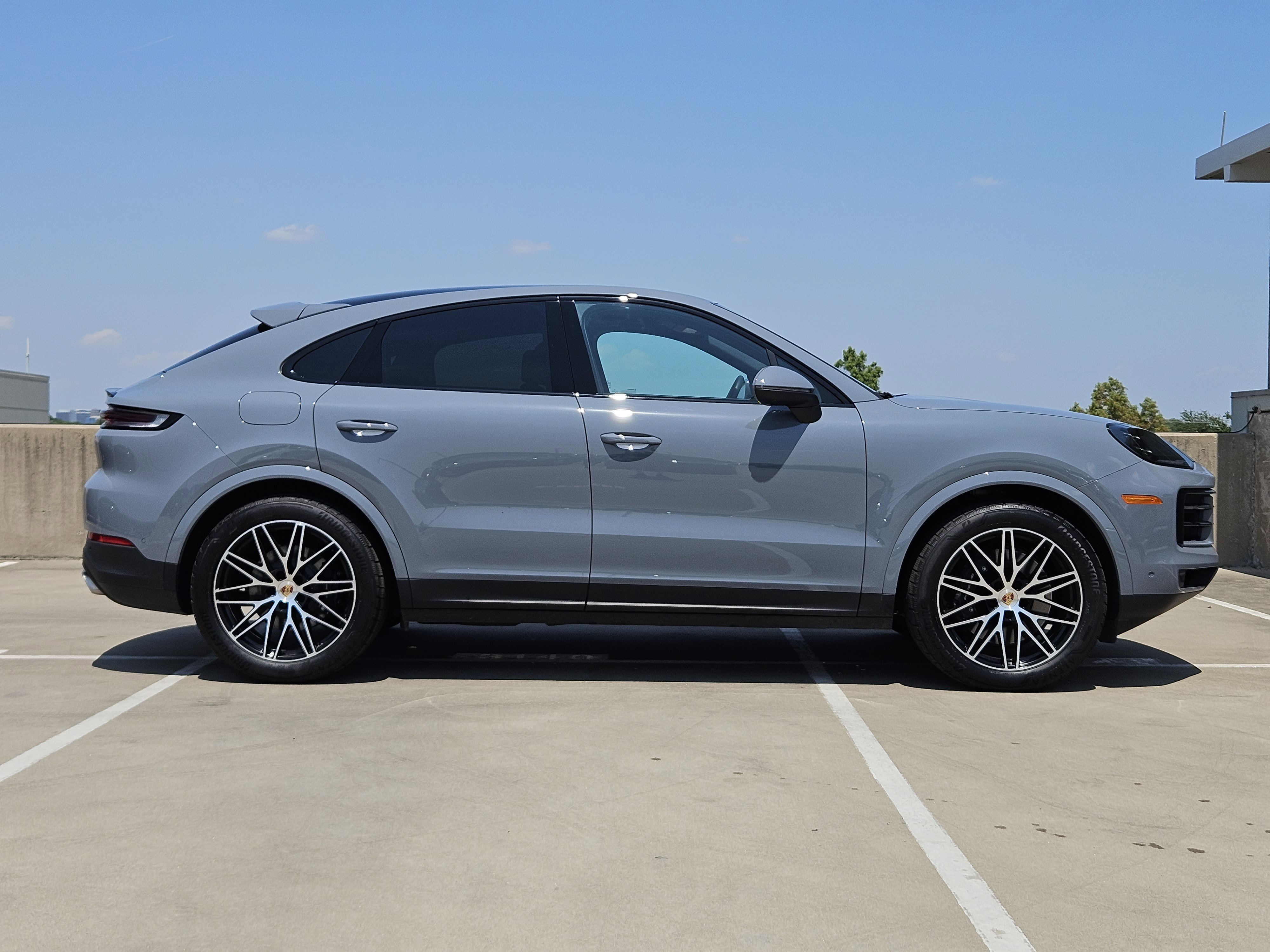 Certified 2025 Porsche Cayenne Coupe image 9