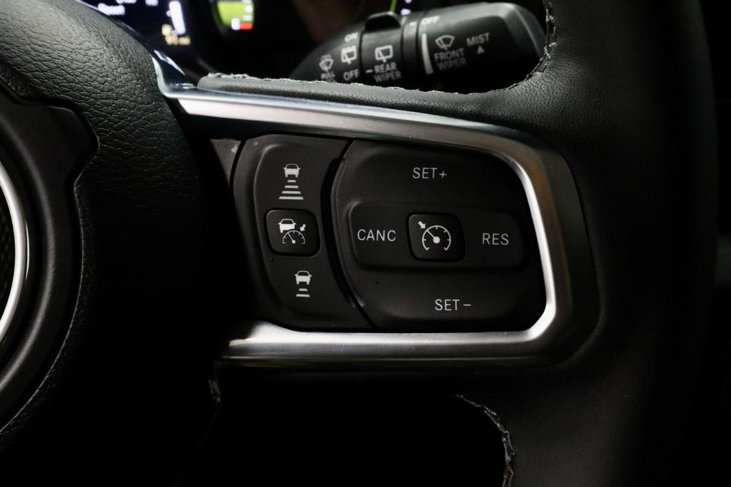 Used 2025 Jeep Wrangler Unlimited Sahara image 26